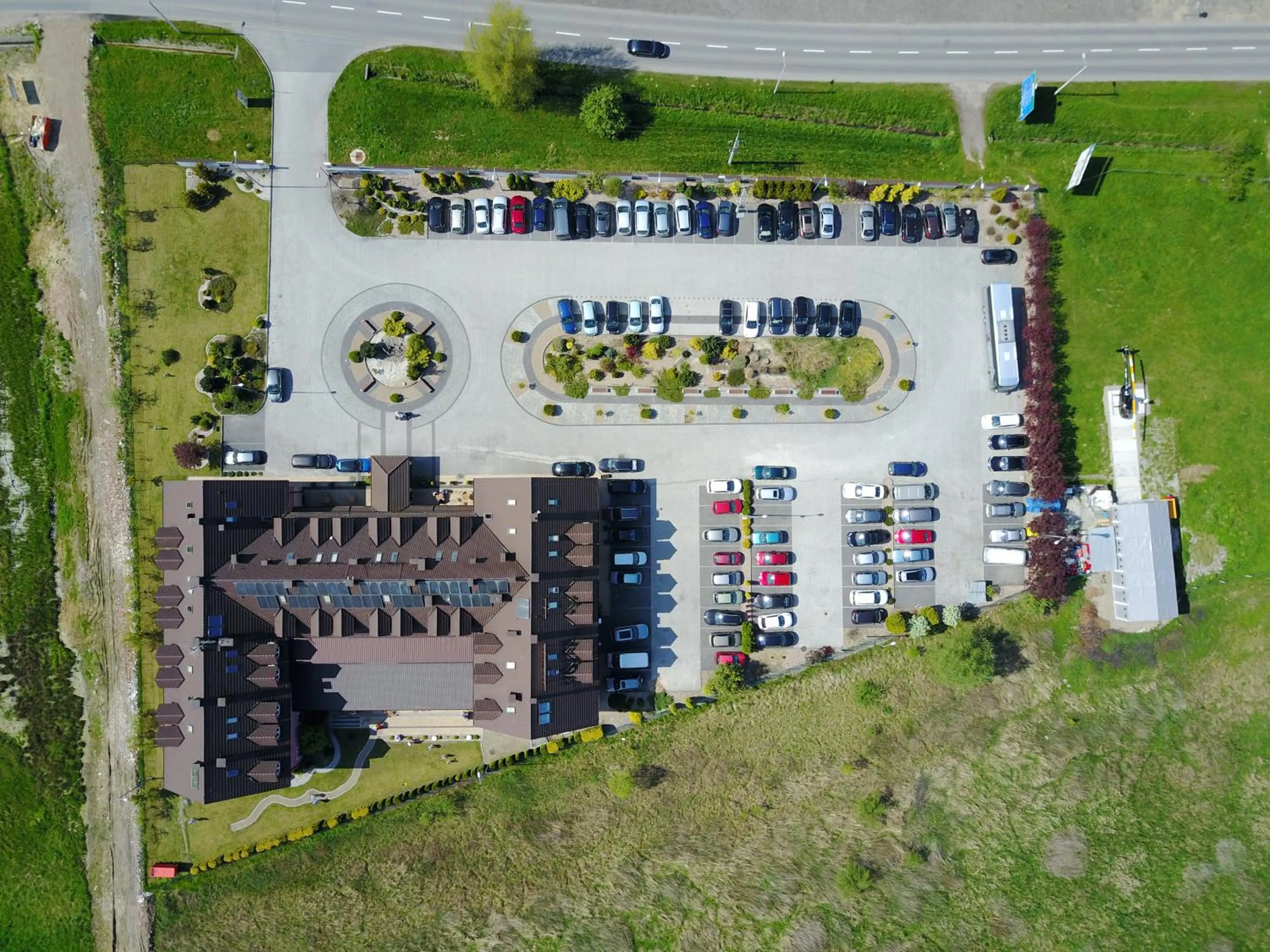 Parking in Hotel Fero Express POKOJE KLIMATYZOWANE AC