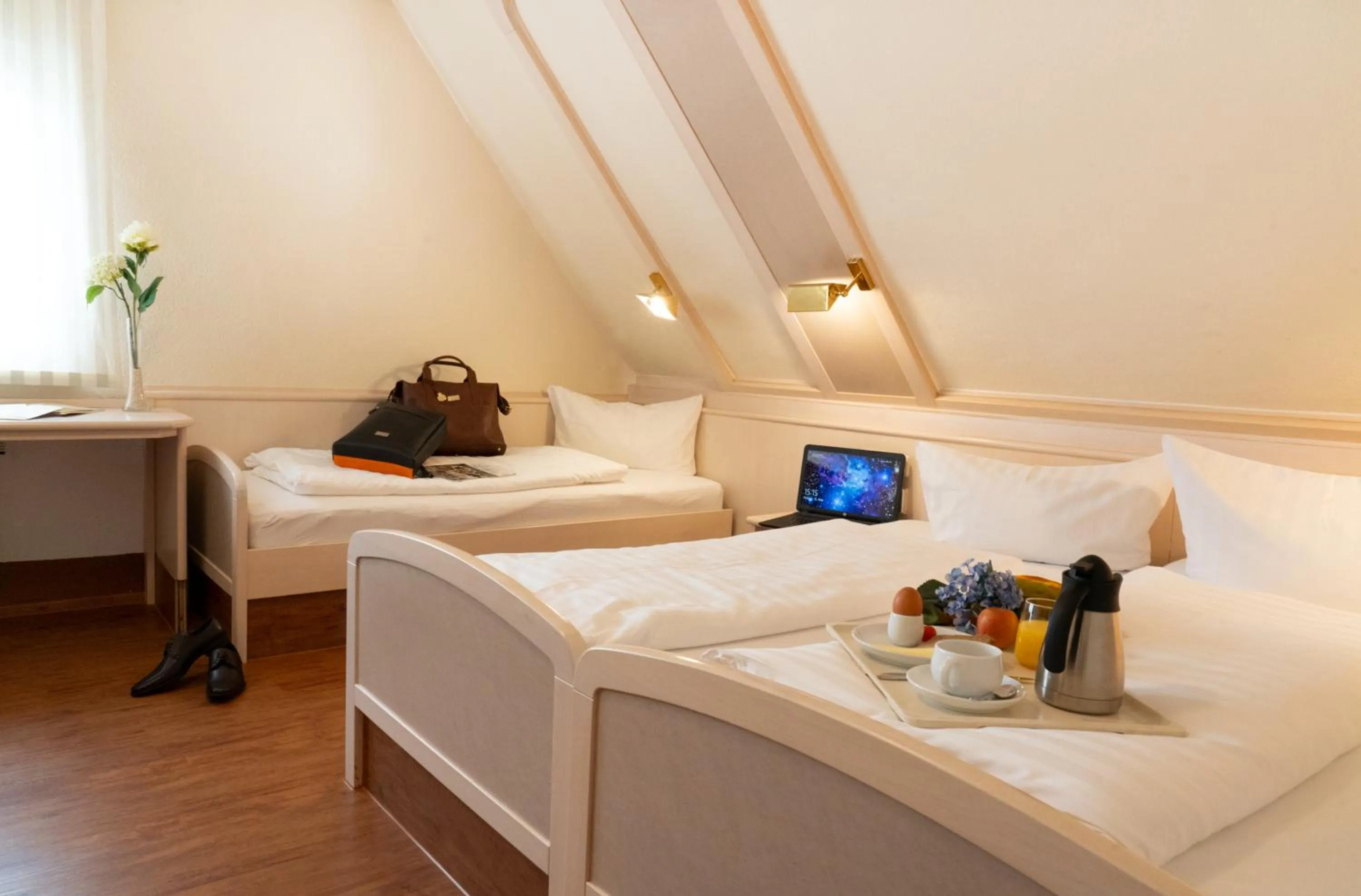 Photo of the whole room, Bed in Häuser der Villa Italia