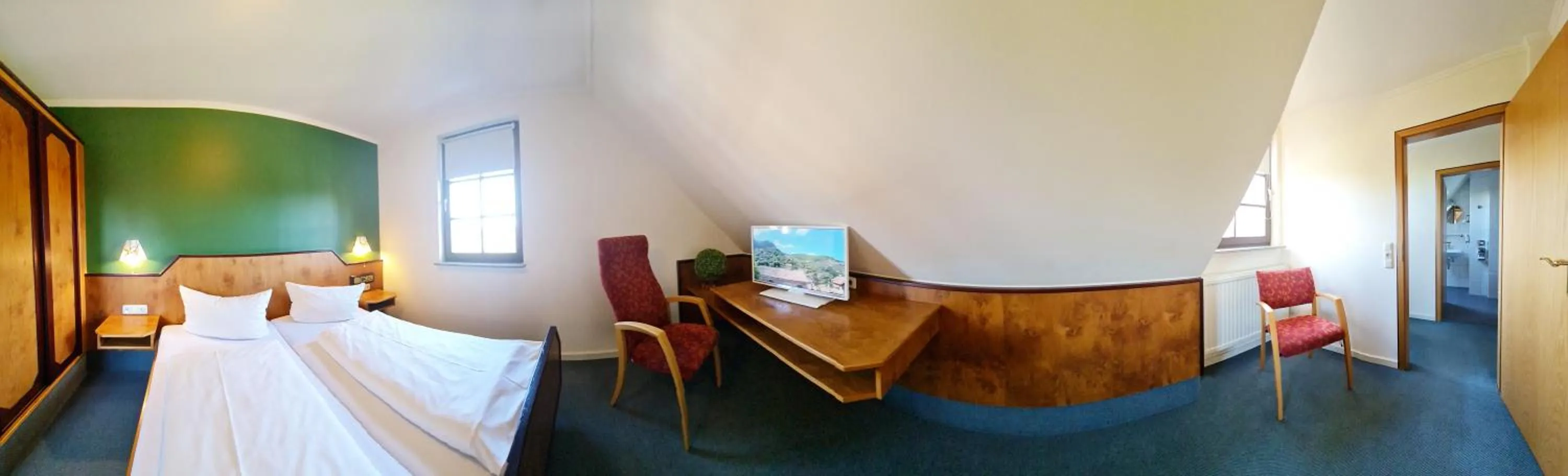 Photo of the whole room, Bed in Häuser der Villa Italia