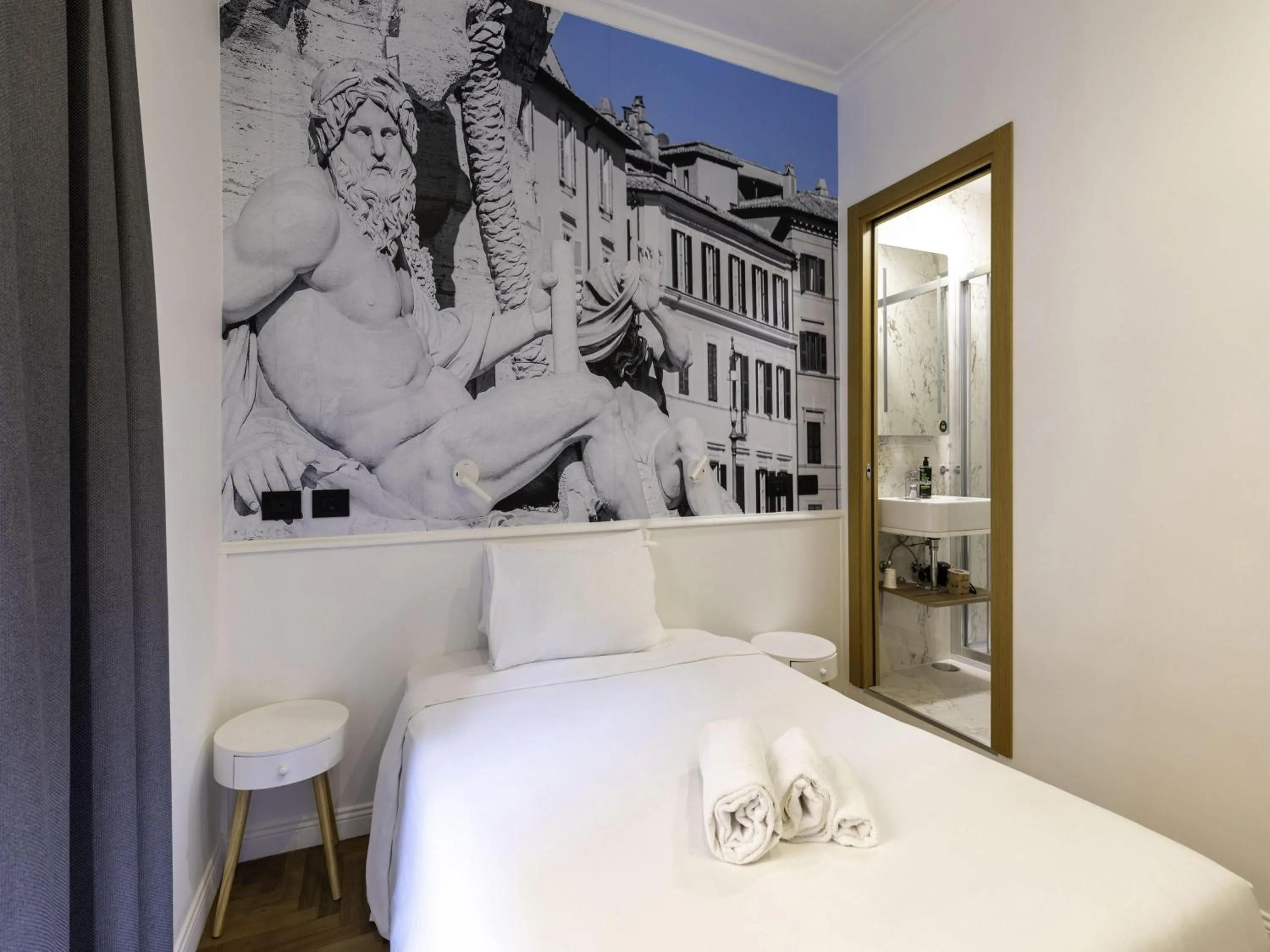 Photo of the whole room, Bed in B&B Hotel Roma Italia Viminale