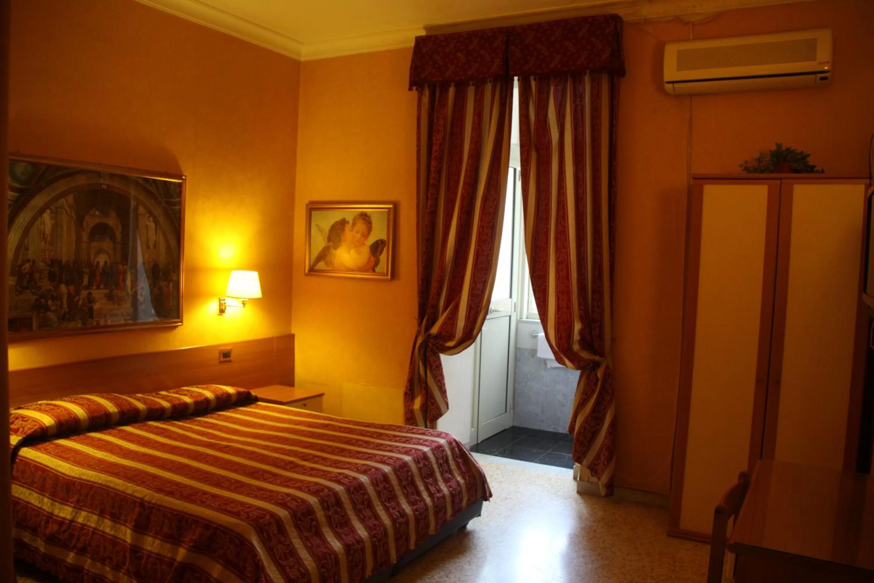 Photo of the whole room, Bed in Hotel Milazzo Roma