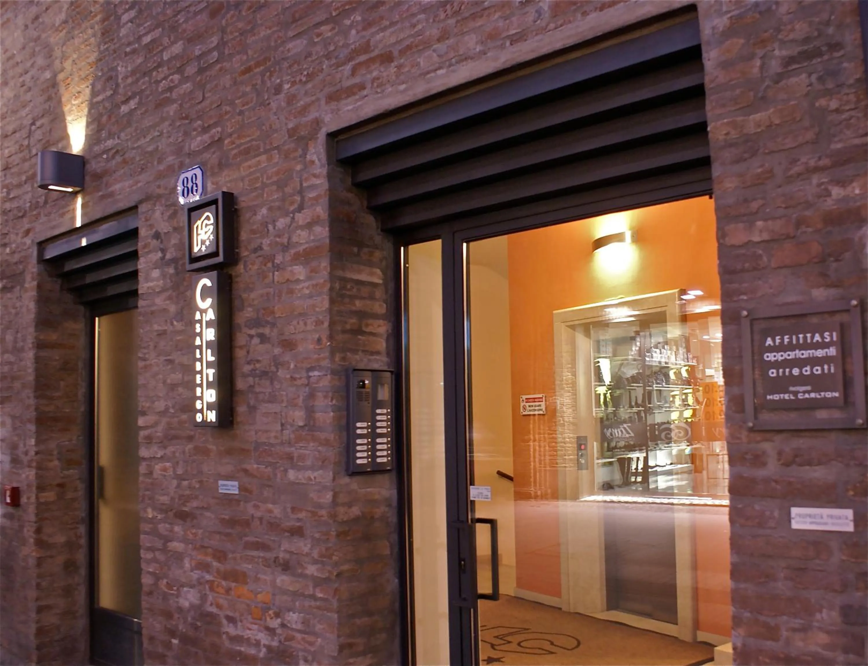 Property building in Residence Carlton