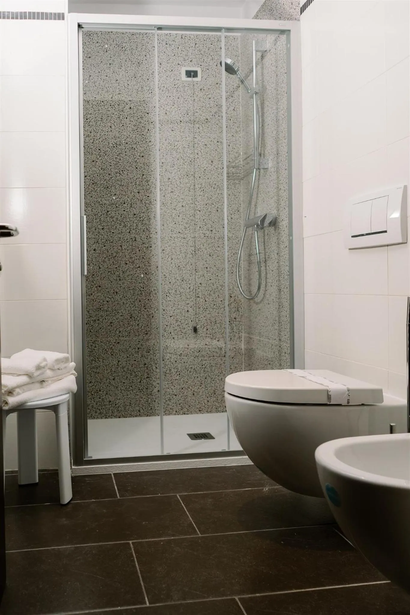 Shower in Residence Carlton