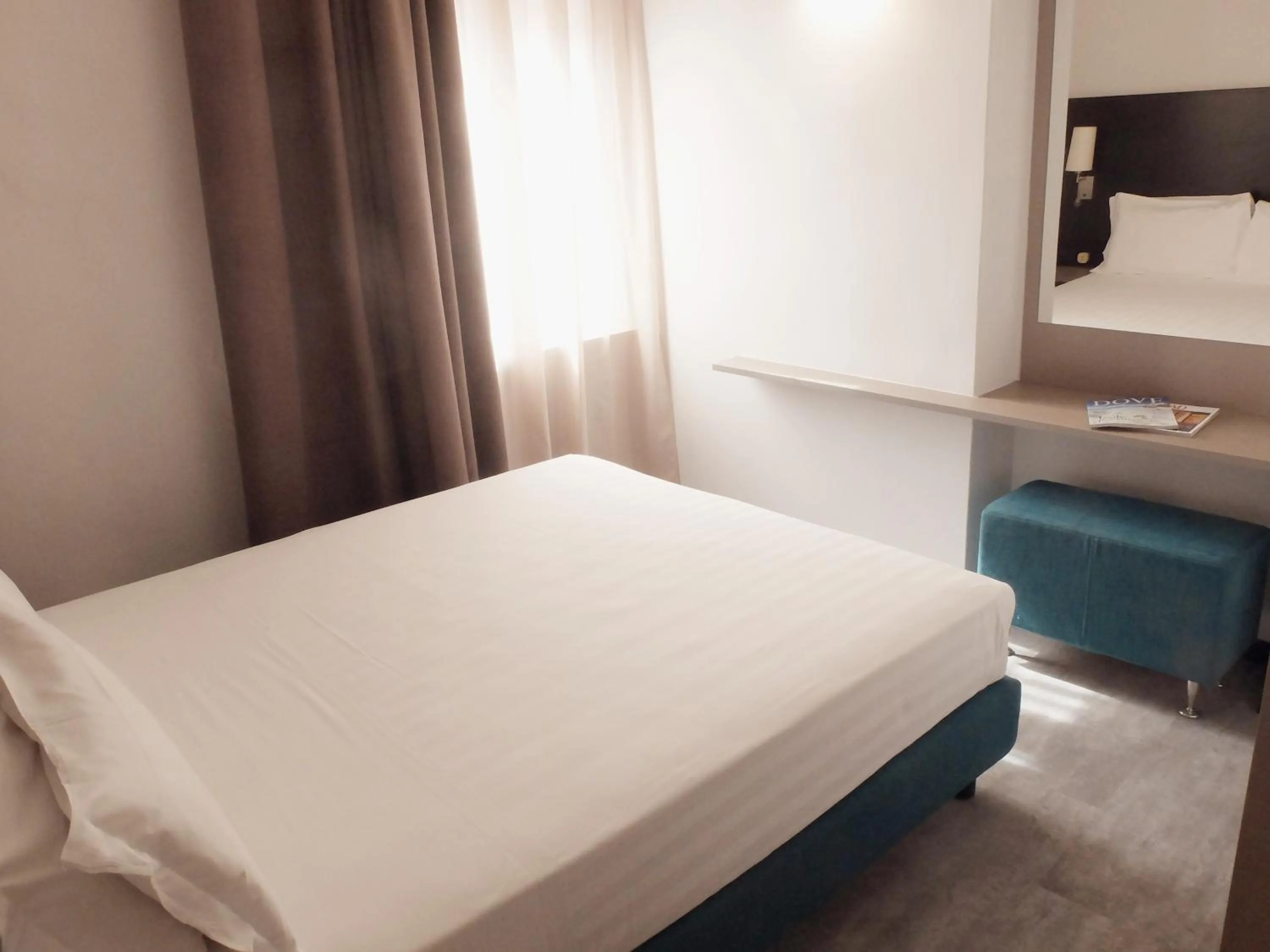 Photo of the whole room in Residence Carlton