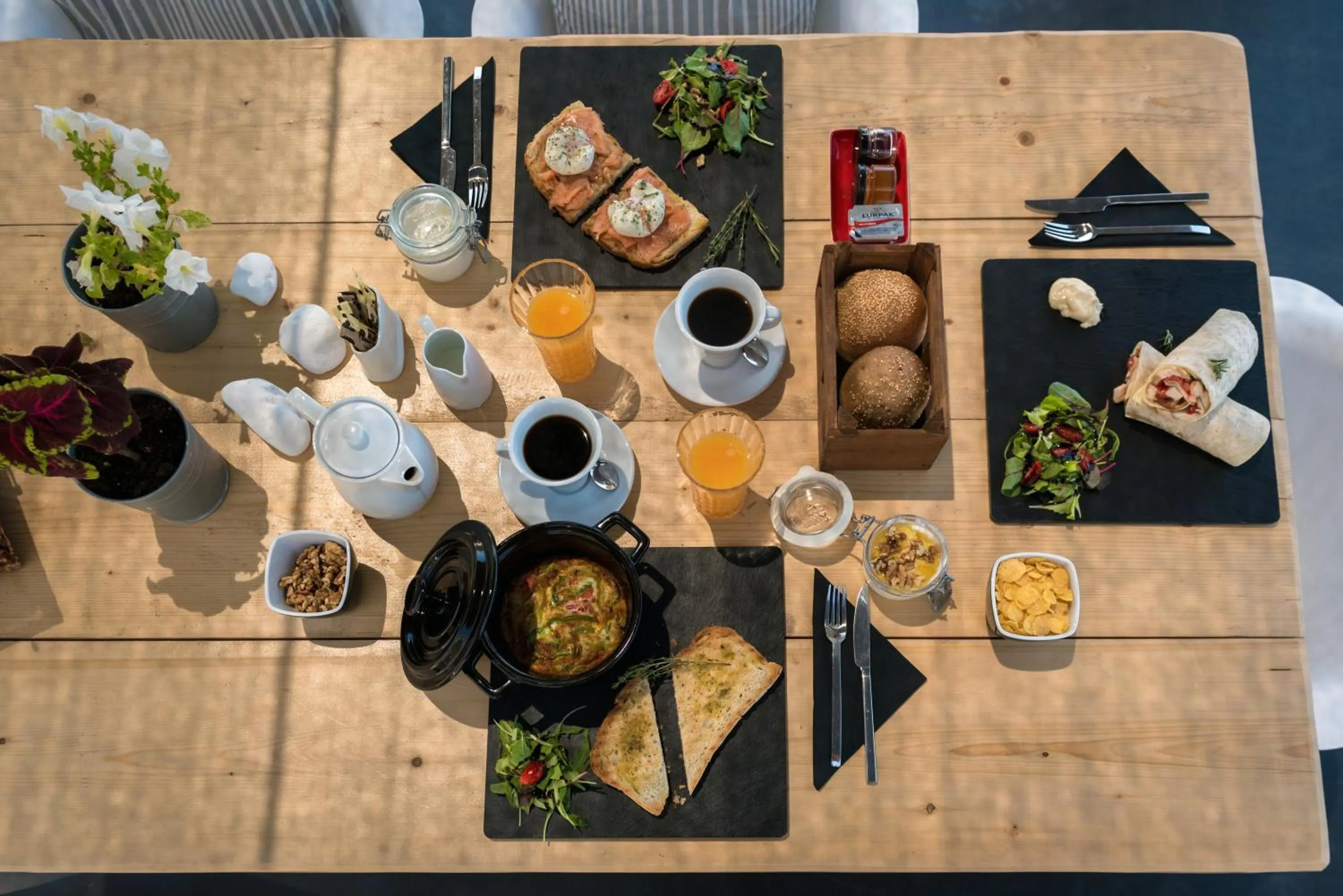 Breakfast in Modernity Suites