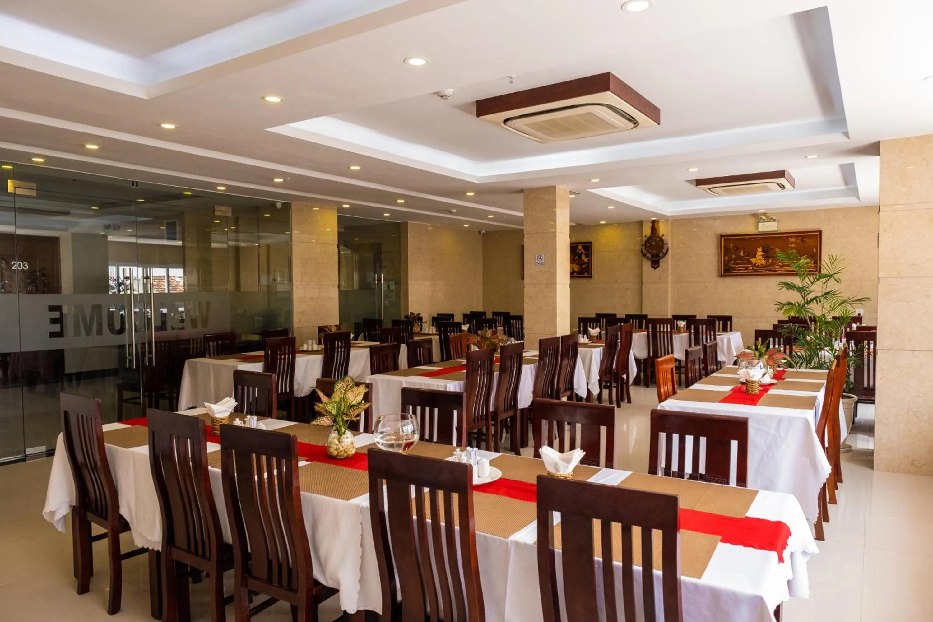Restaurant/places to eat in Gem Nha Trang Hotel