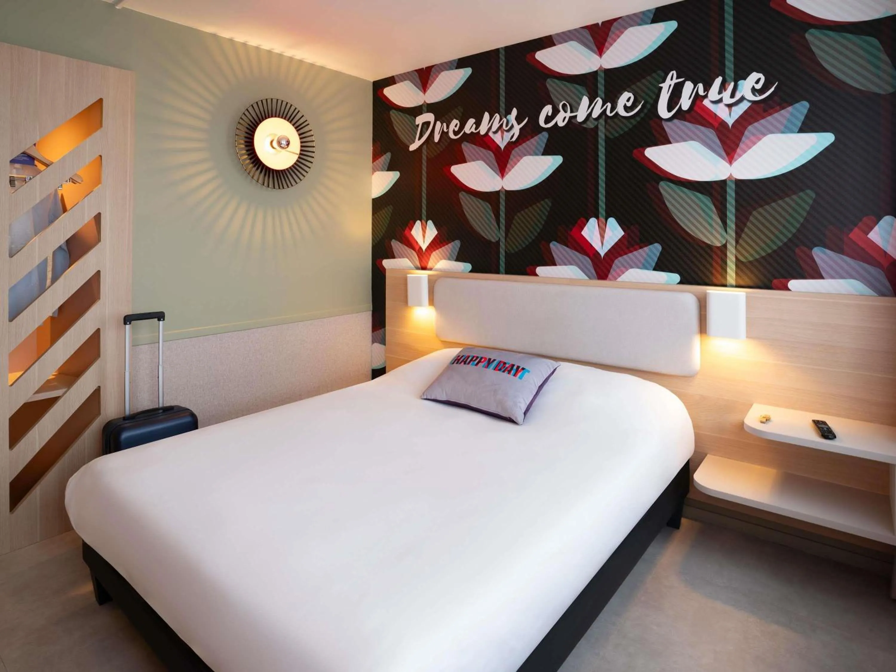 Bedroom, Bed in ibis Styles Bordeaux Centre Gare