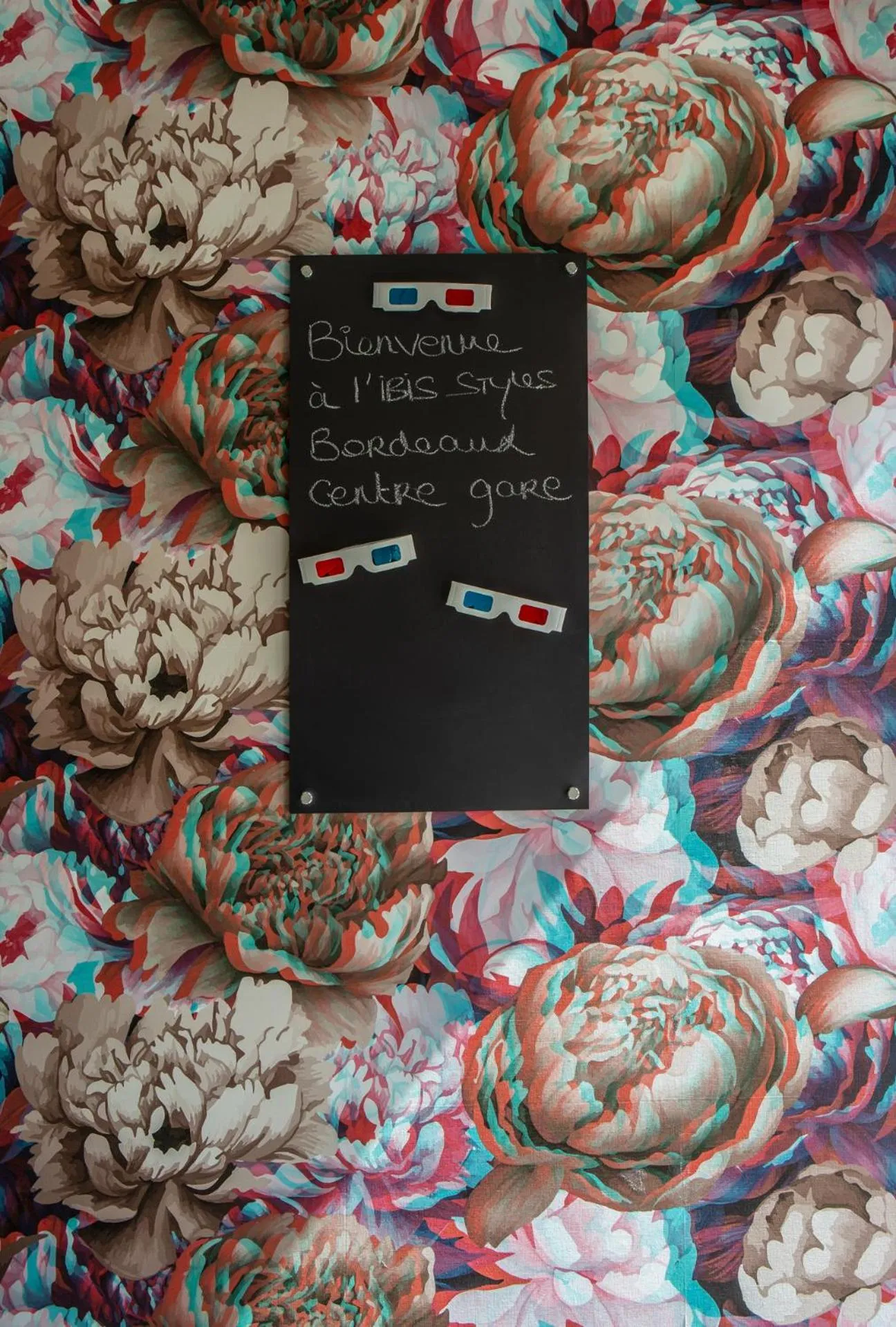 Text overlay in ibis Styles Bordeaux Centre Gare