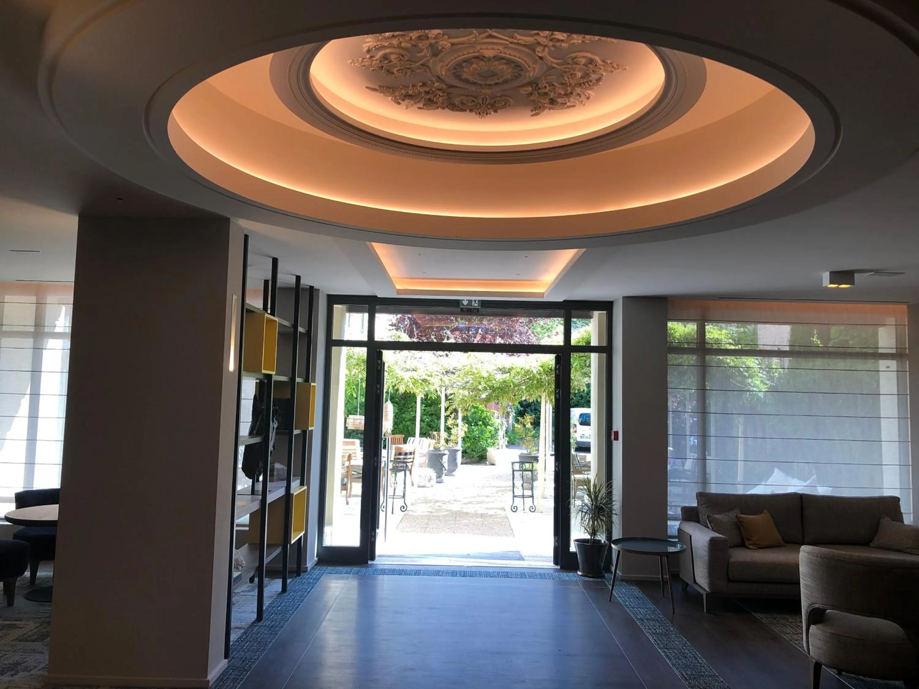 Lobby or reception in Nouvel Hôtel du Commerce