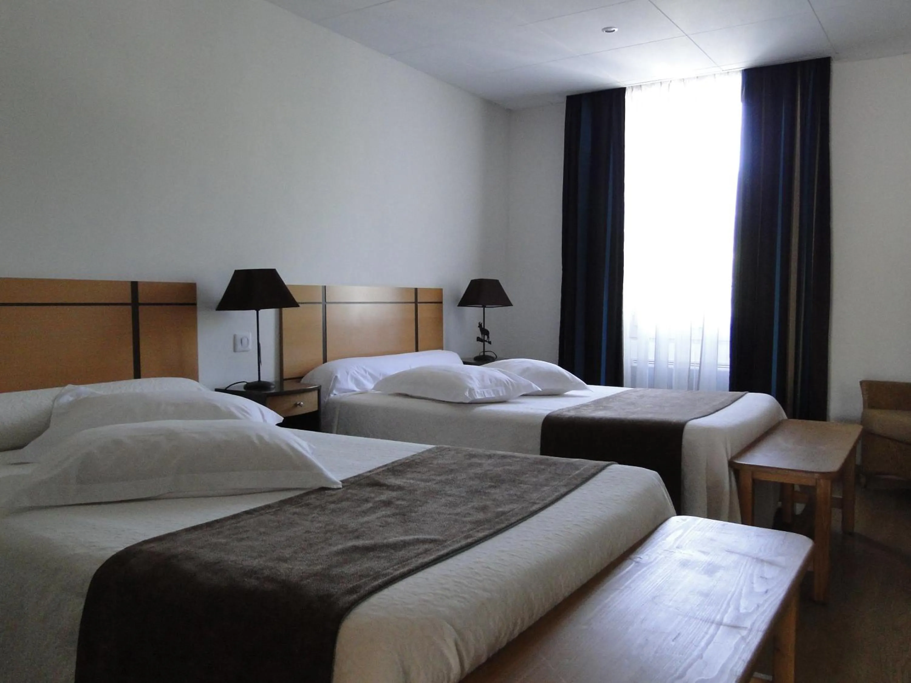 Bed in Nouvel Hôtel du Commerce
