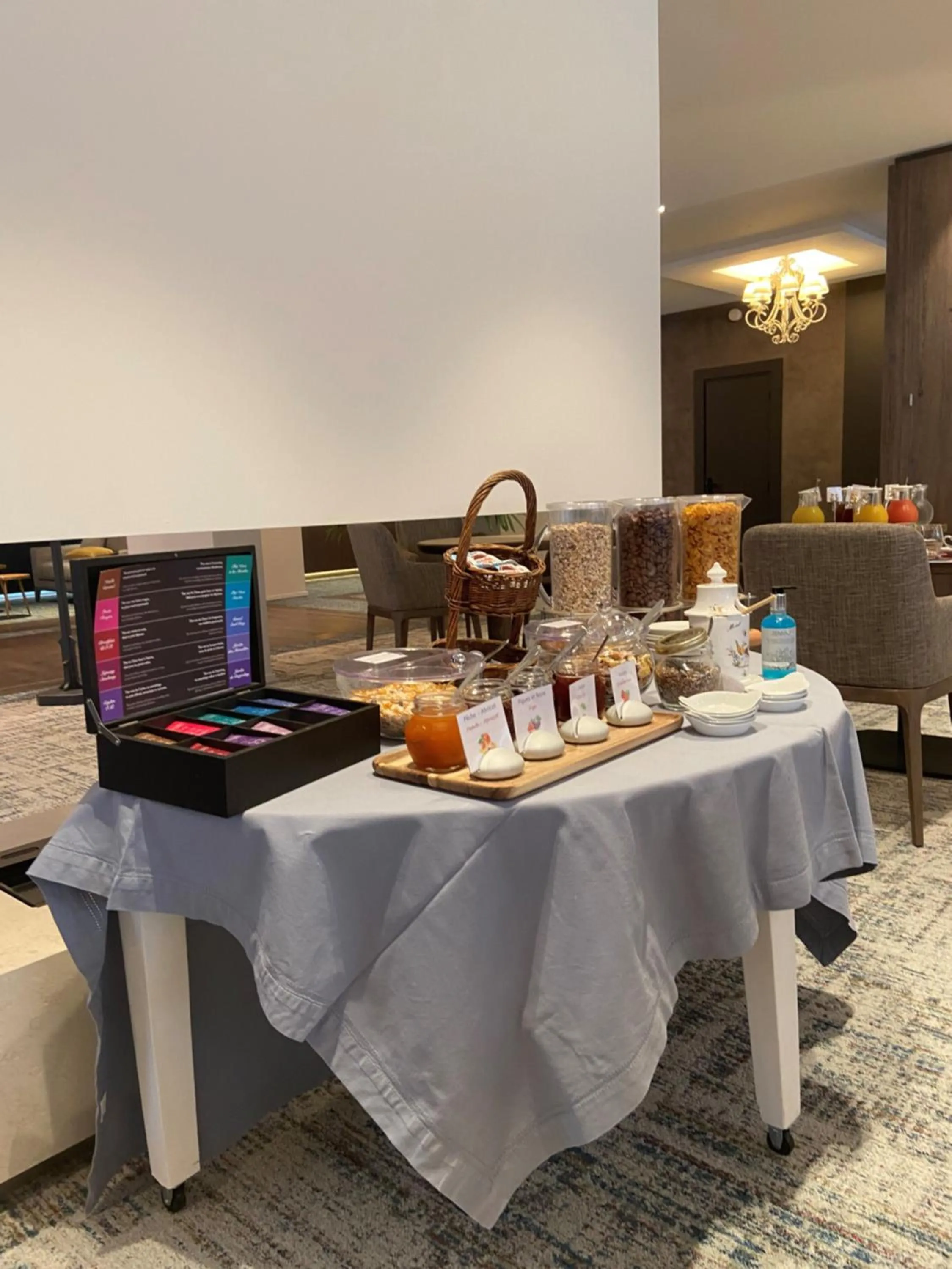 Buffet breakfast in Nouvel Hôtel du Commerce