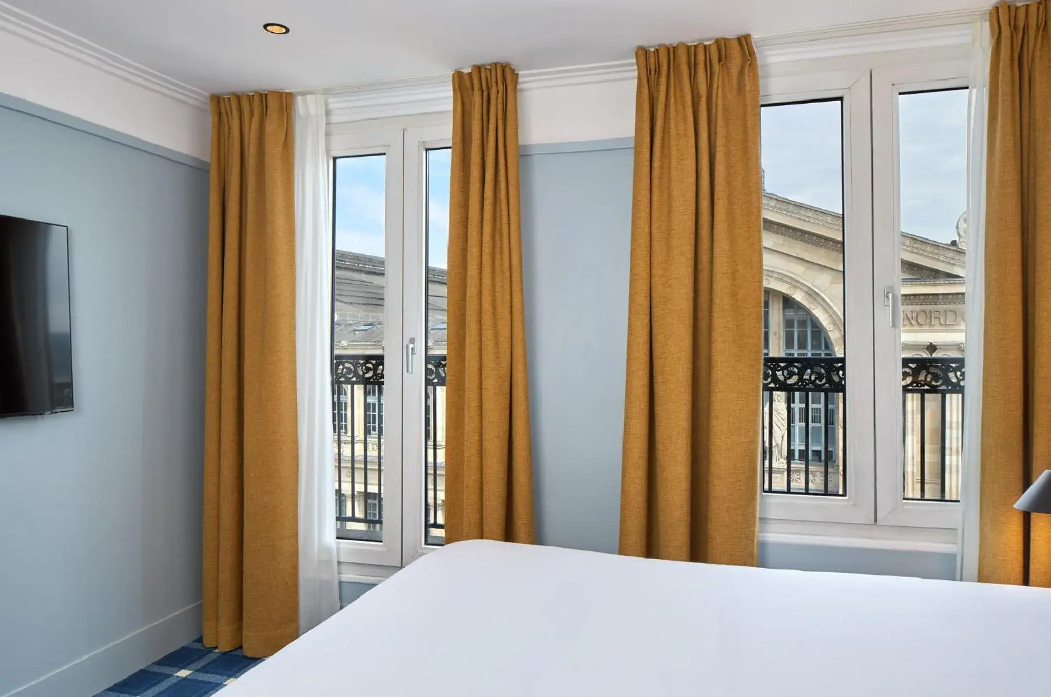 Bedroom, Bed in Timhotel Paris du Gare du Nord Bedroom, Bed in Timhotel Paris du Gare du Nord