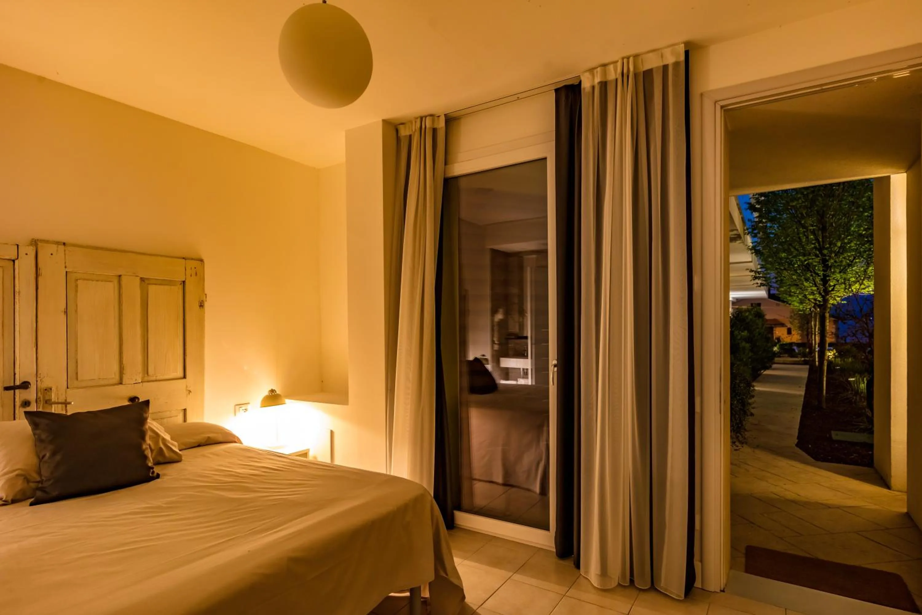 Bed in Hotel Maximilian