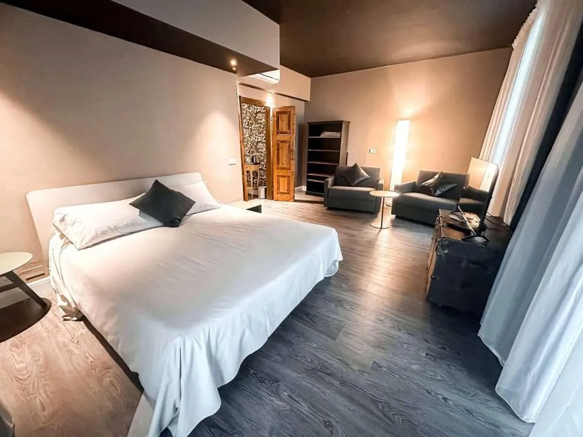 Bed in Hotel Maximilian