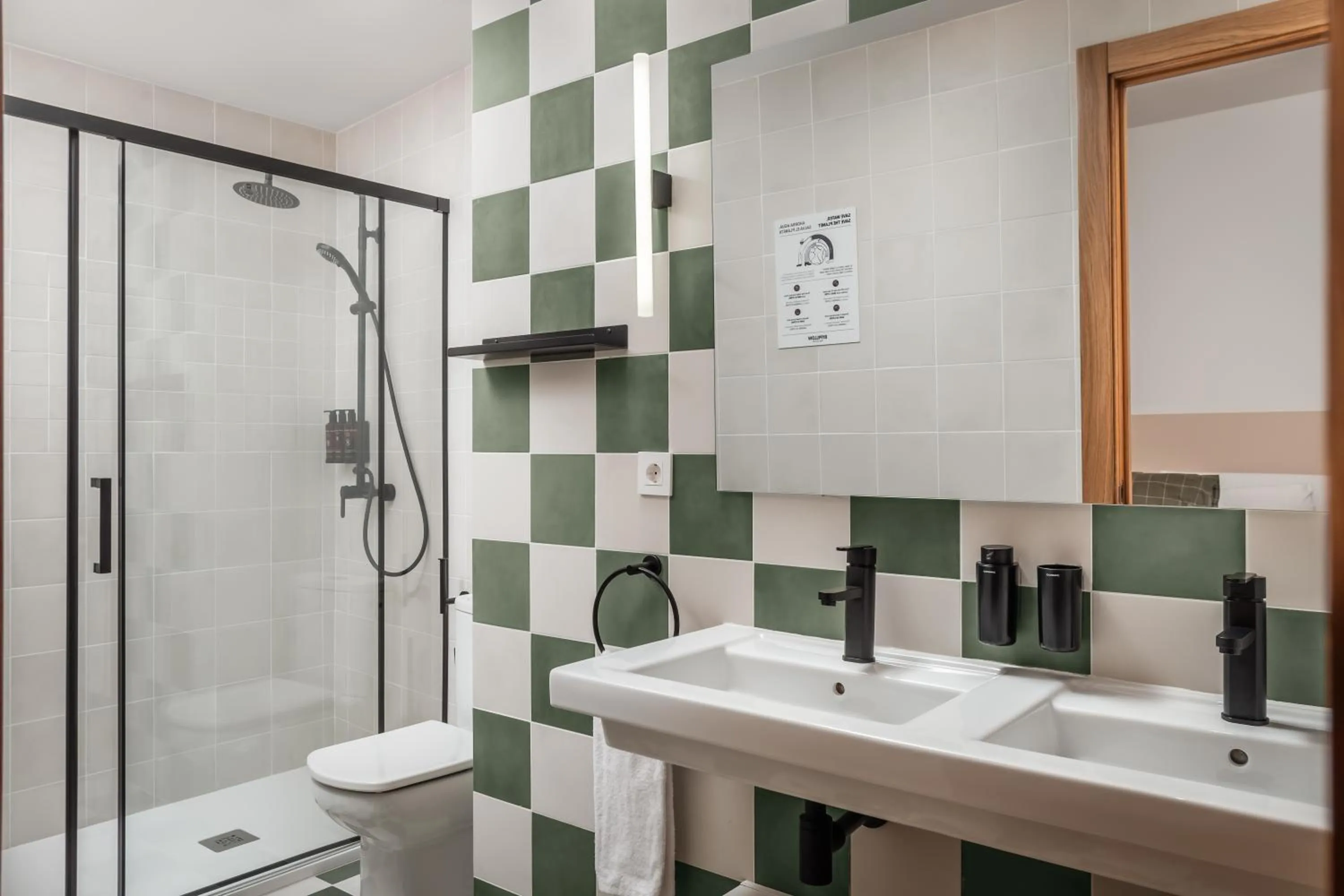 Shower in BYPILLOW Erba