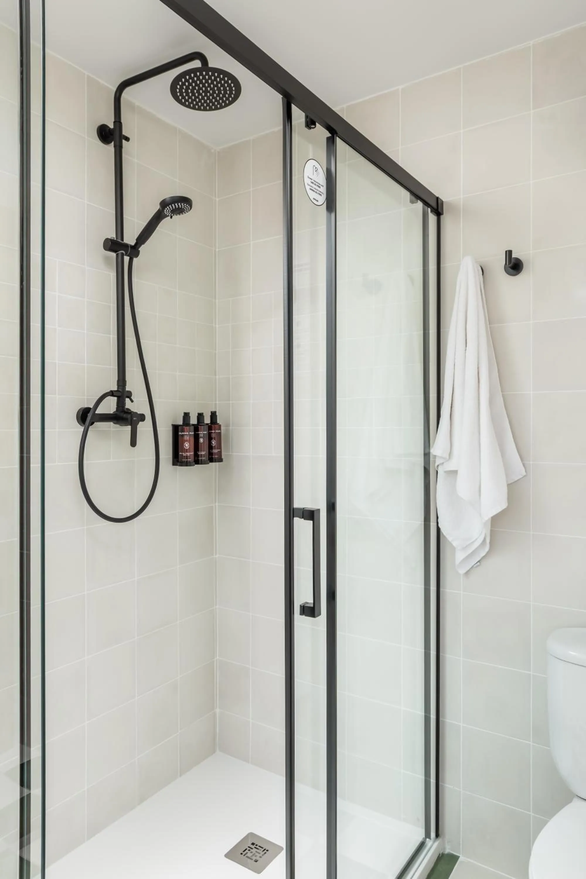 Shower in BYPILLOW Erba