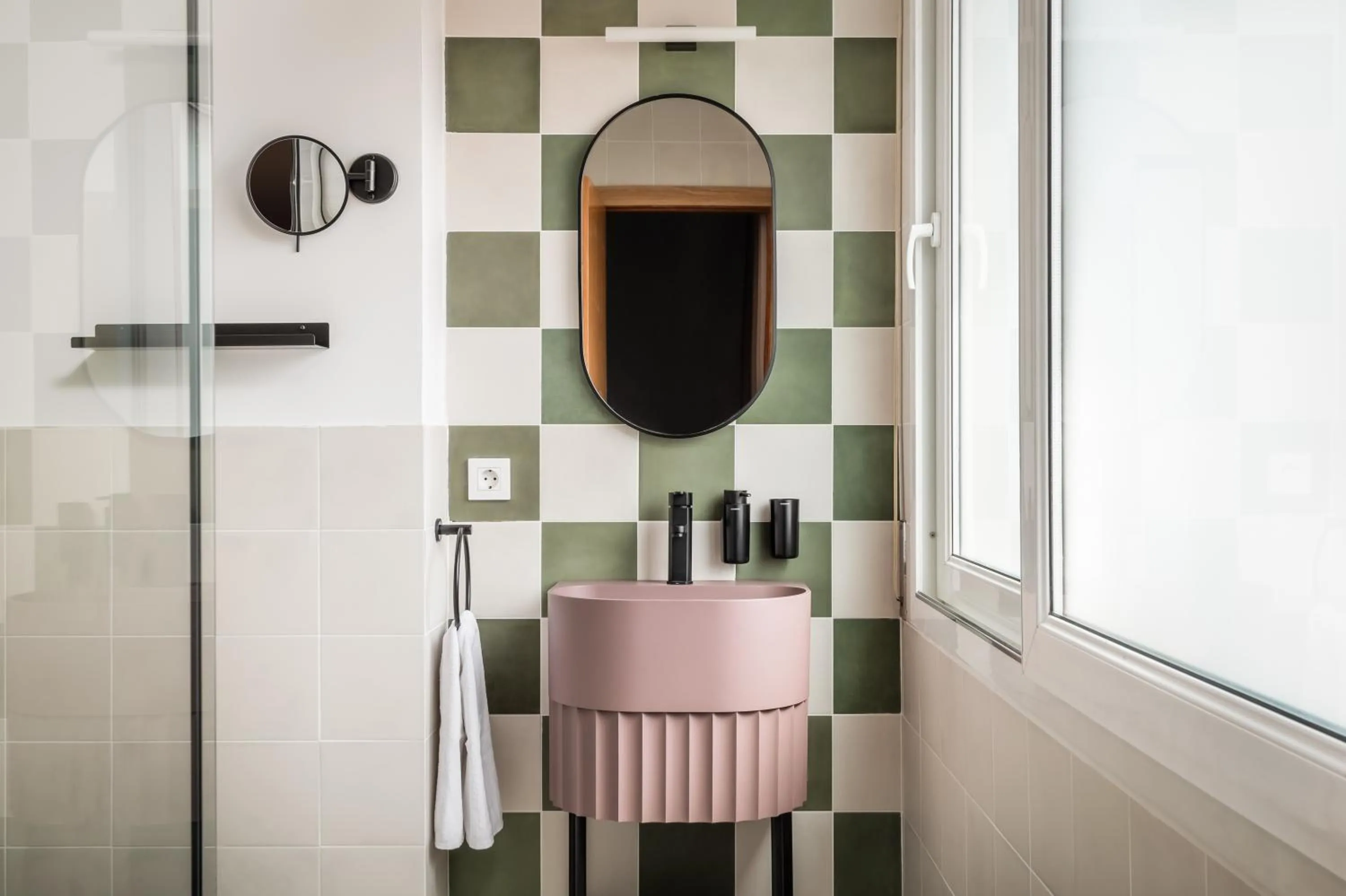 Shower in BYPILLOW Erba