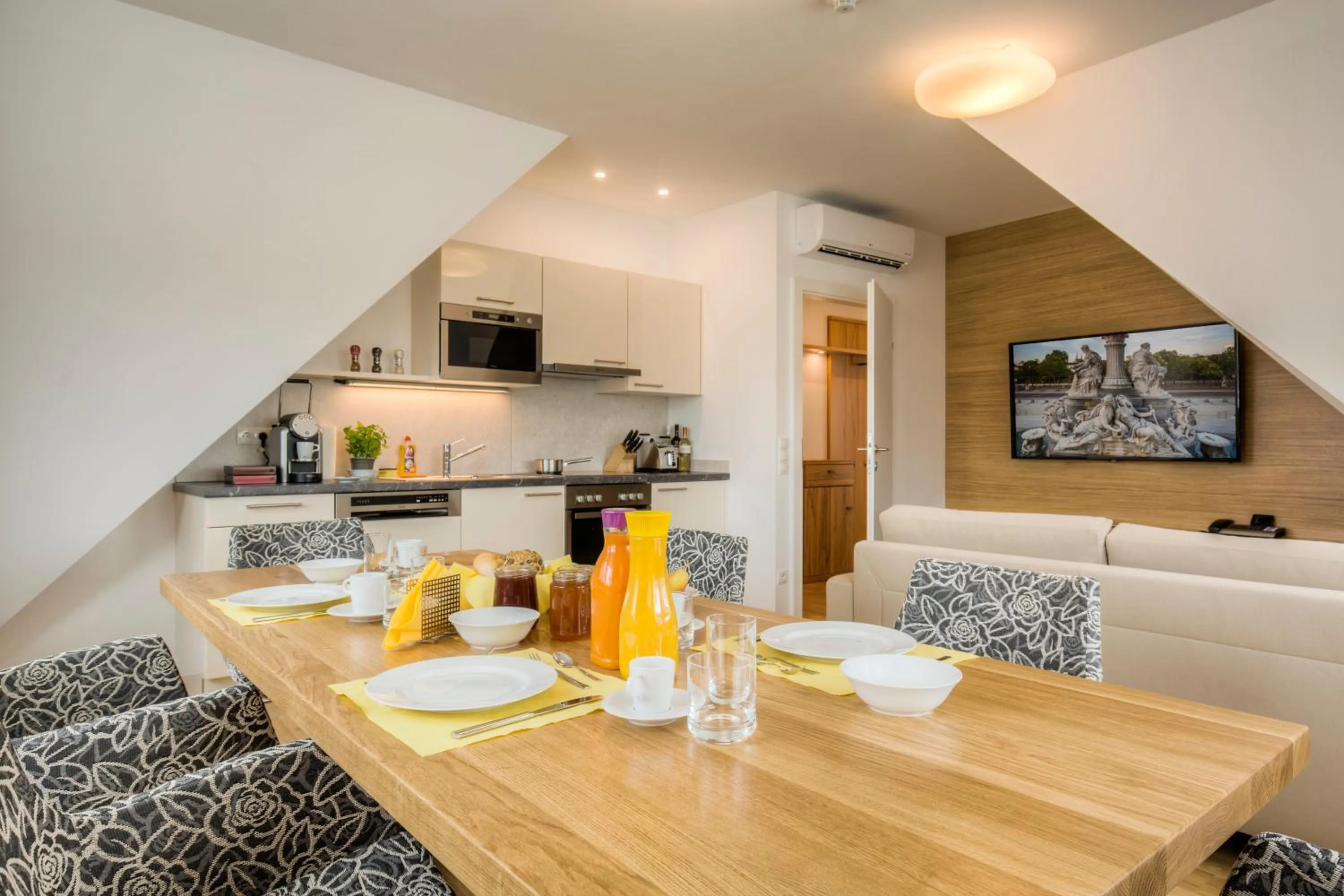 Dining area in Vienna Grand Apartments City