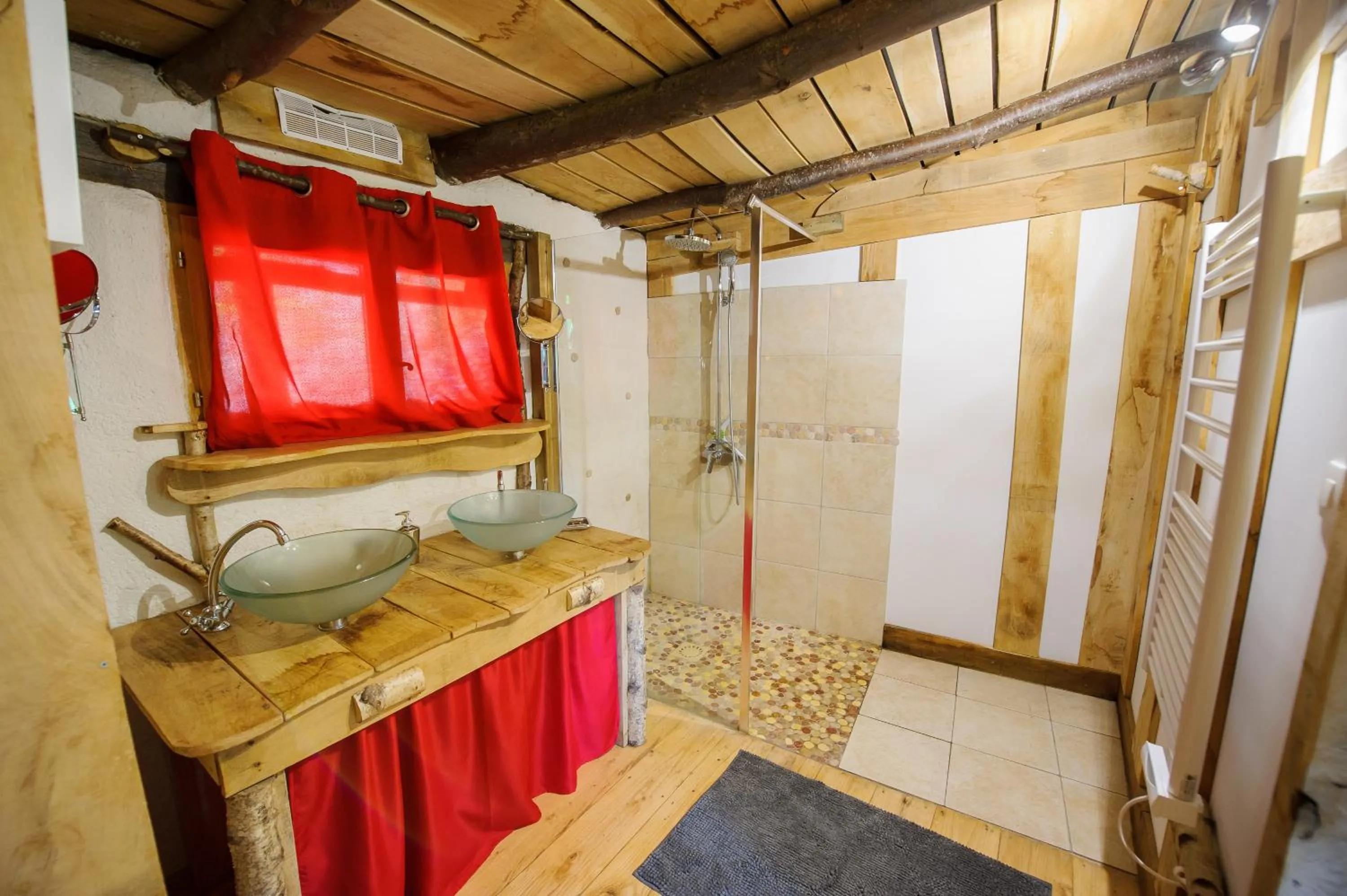 Bathroom in Le Coeur De La Foret