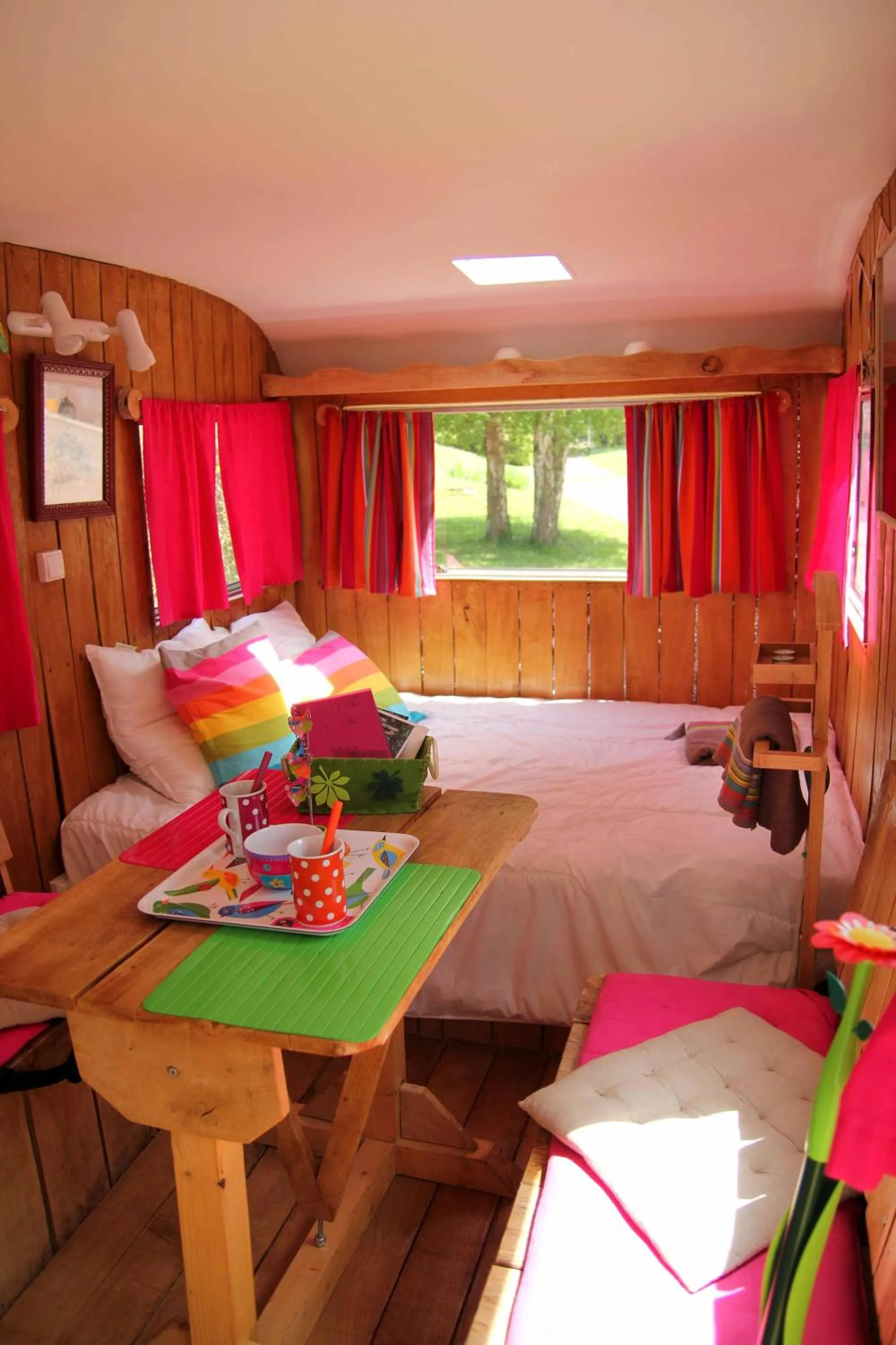 Dining area, Bed in Le Coeur De La Foret