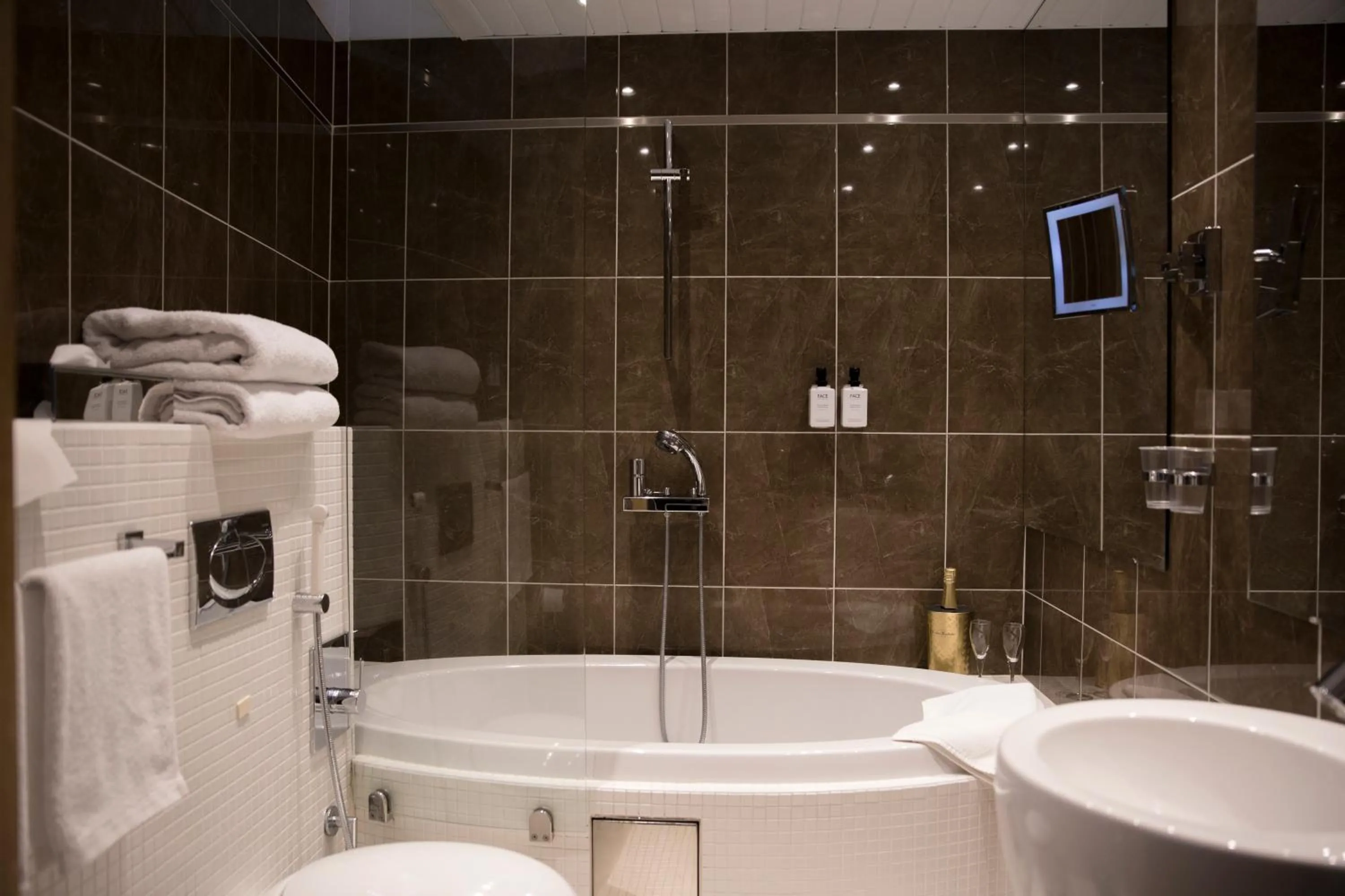 Bathroom in Hotel Epoque & Apartments
