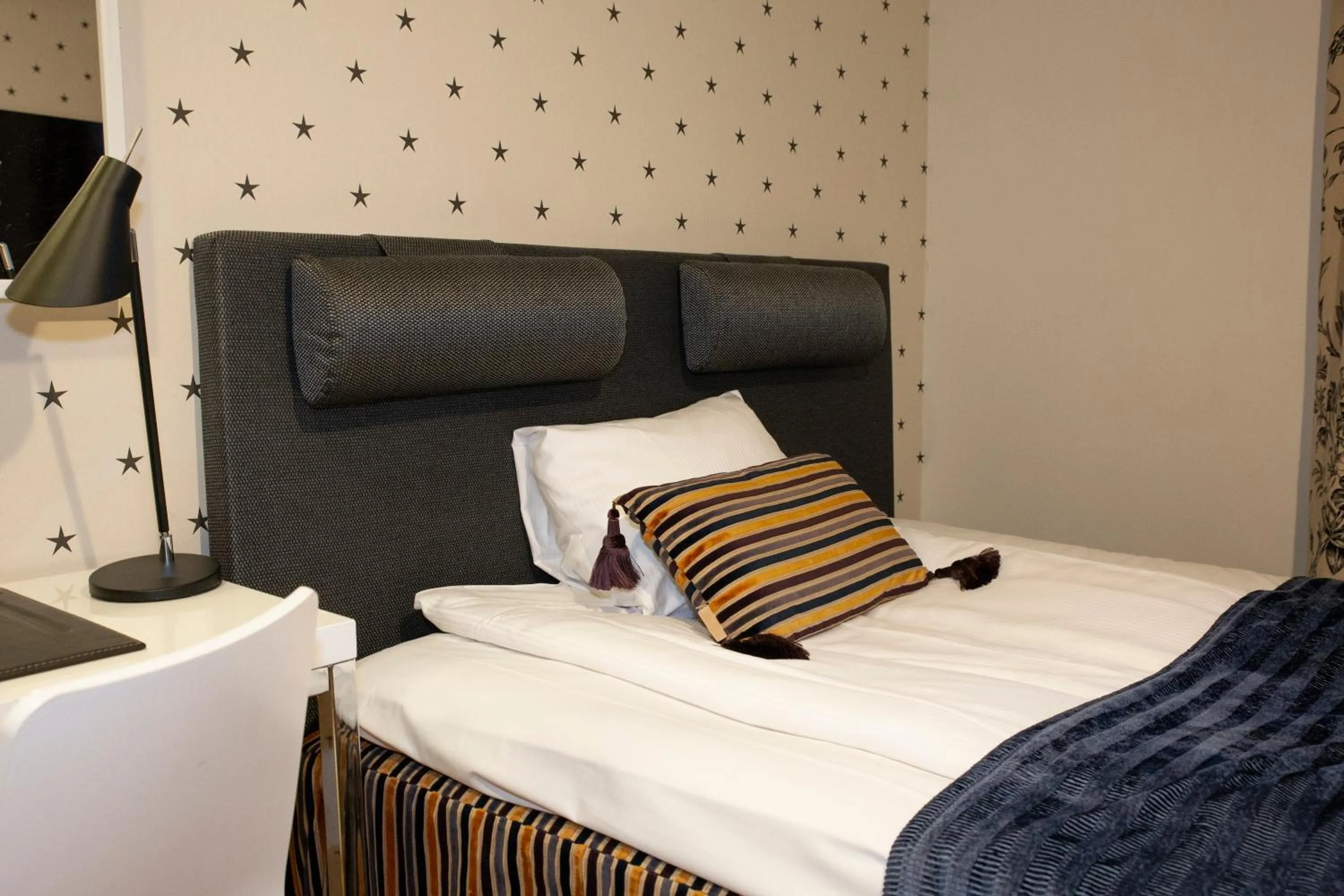 Property building, Bed in Hotel Epoque & Apartments