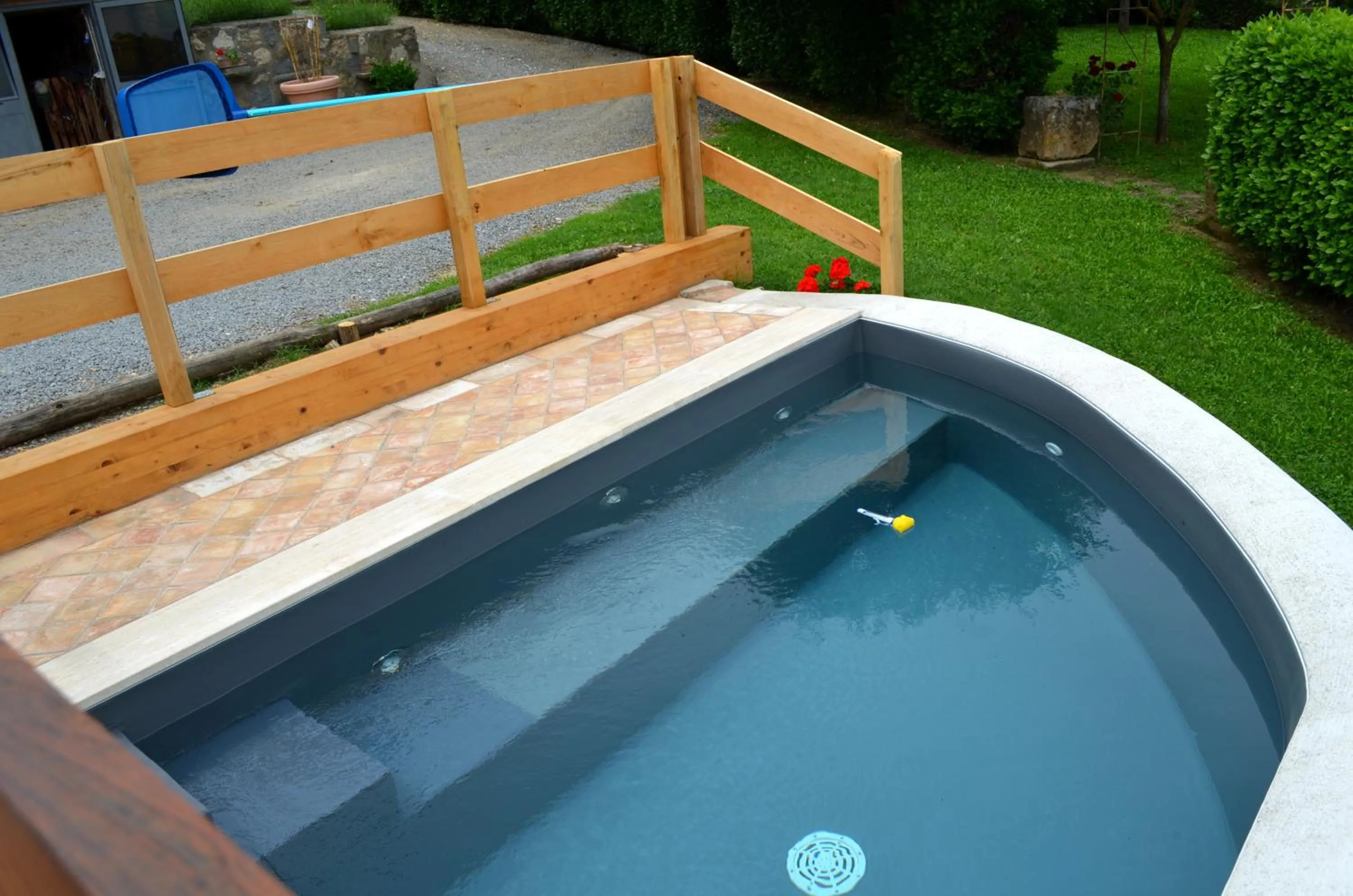 Hot Tub in Bed and Breakfast Bike