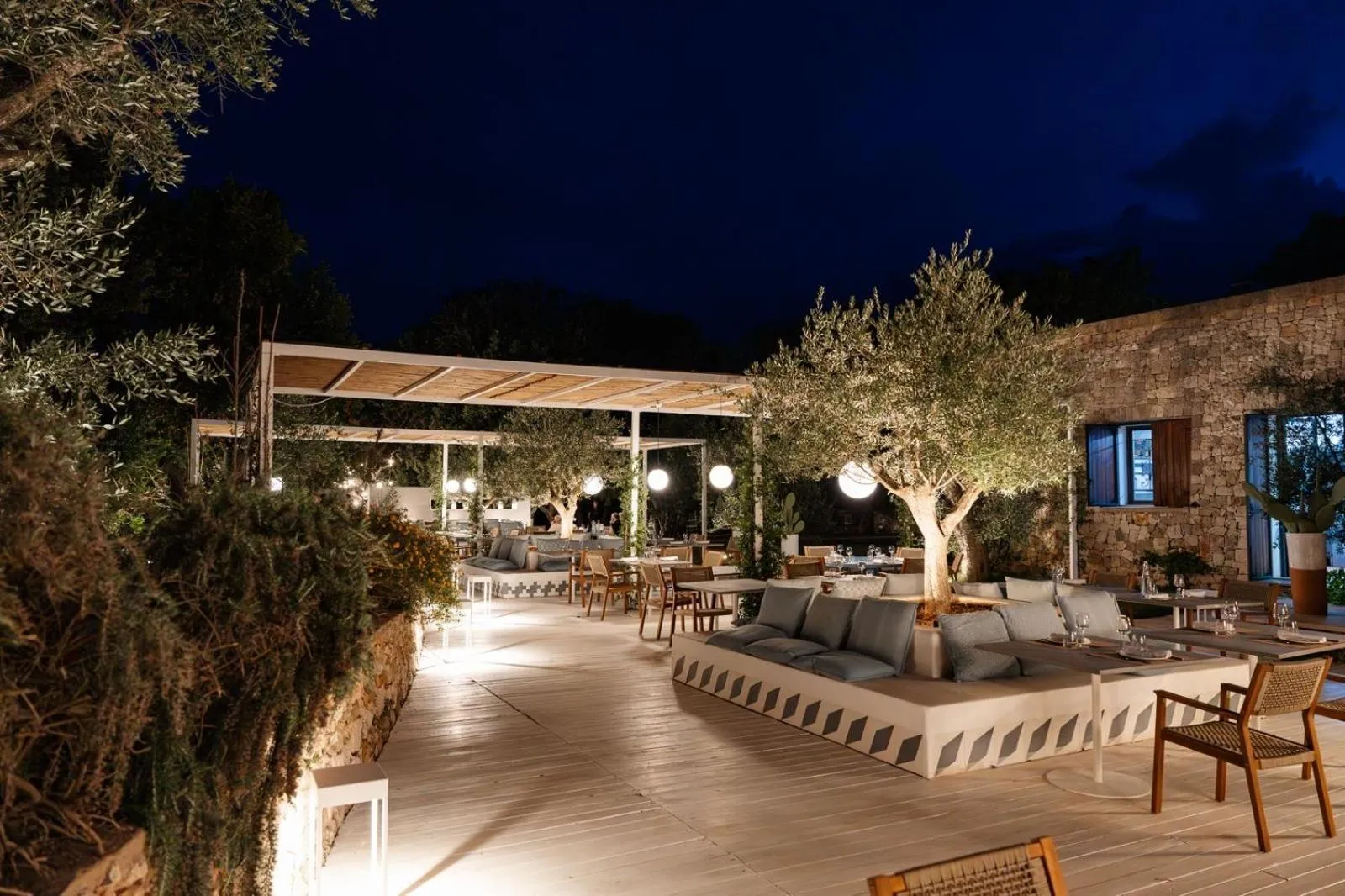 Restaurant/places to eat in Montiro' Hotel