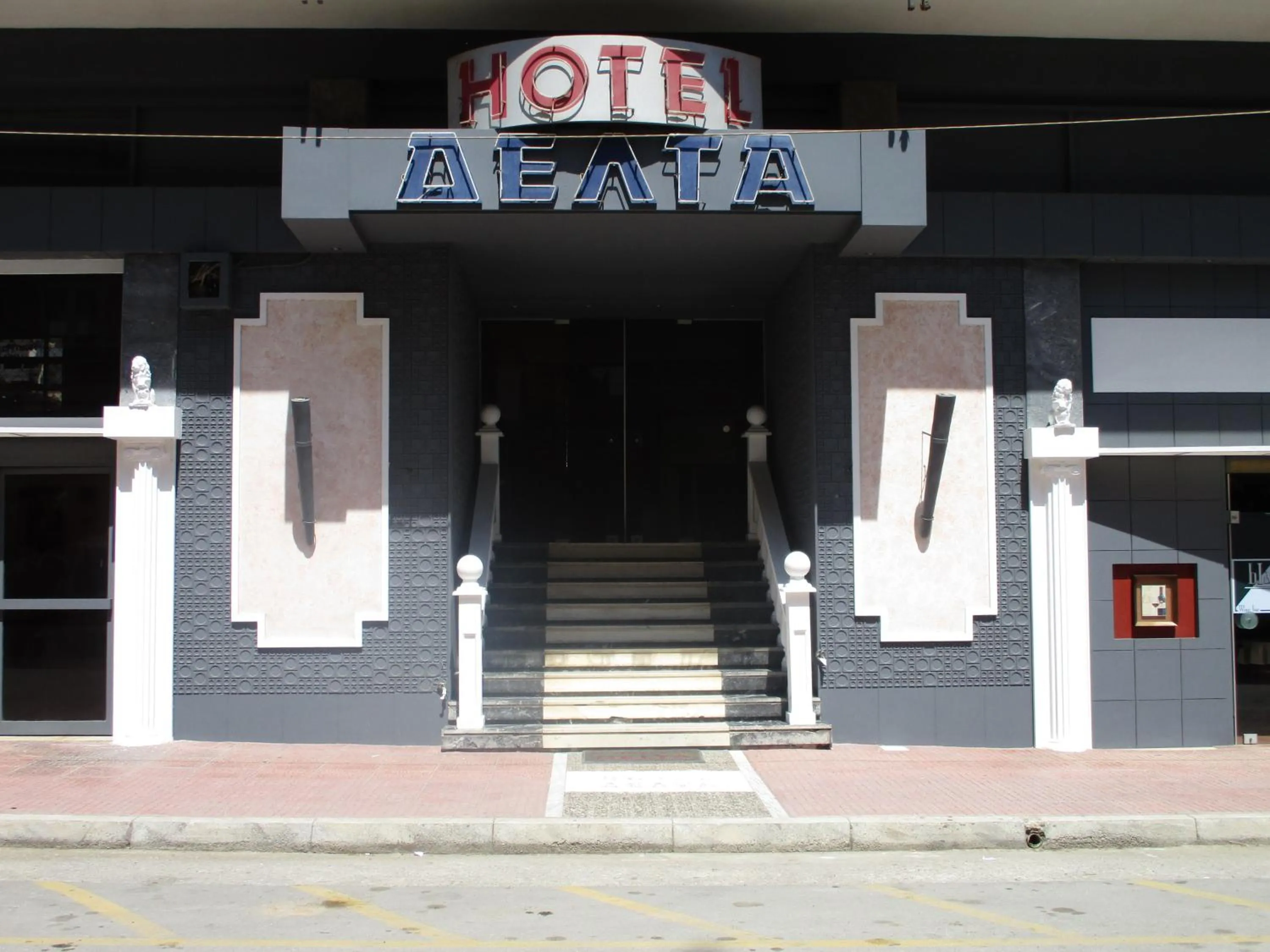 Facade/entrance in Hotel Delta