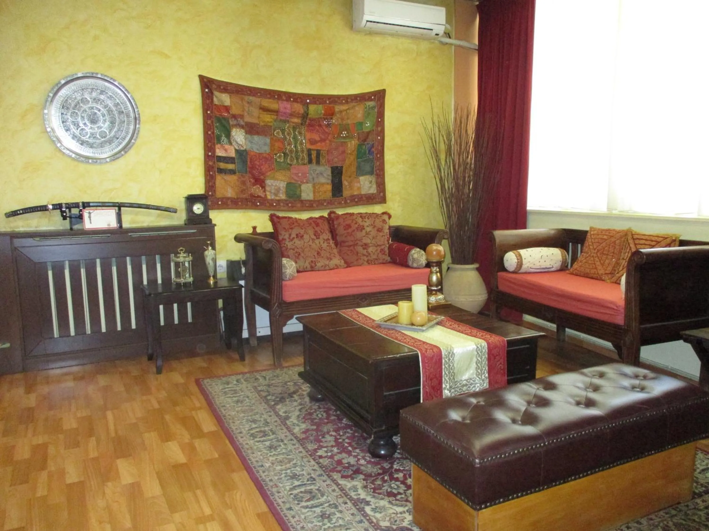 Communal lounge/ TV room in Hotel Delta