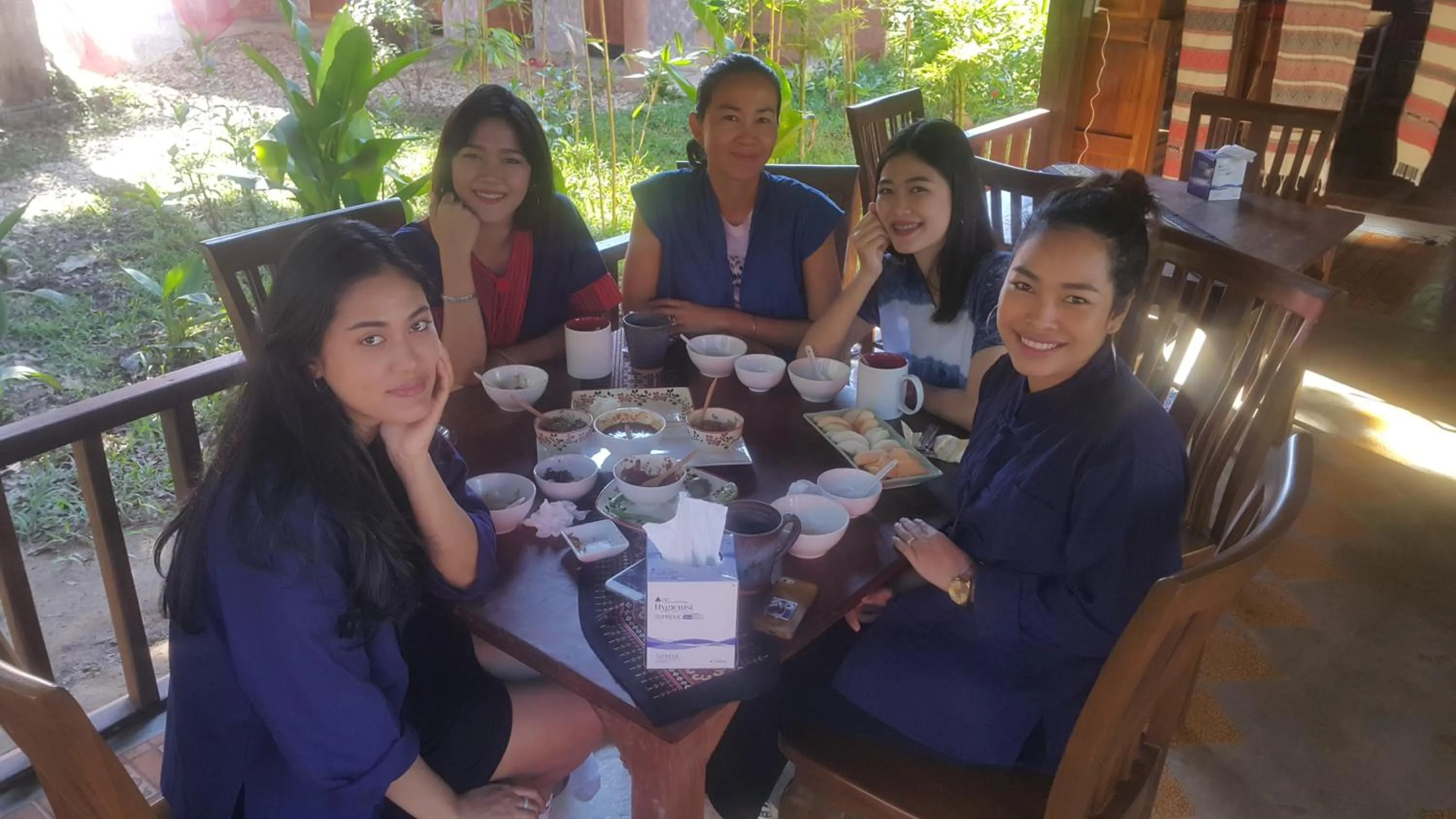 Restaurant/places to eat in Nan De Panna Resort and Spa