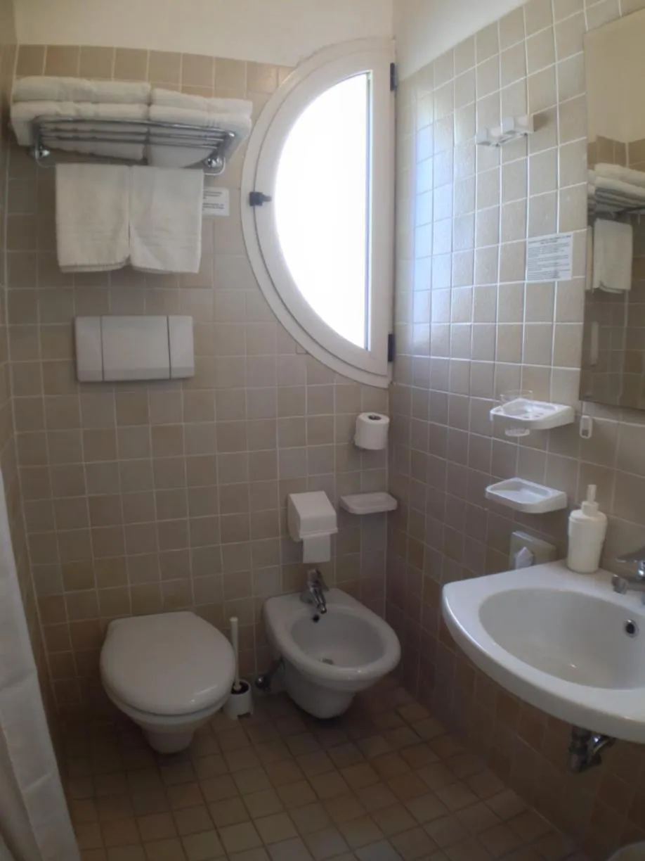 Shower in Hotel Houston