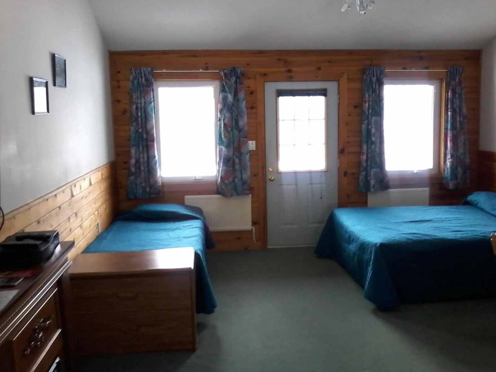 Bed in Quiet Bay Inn & Café