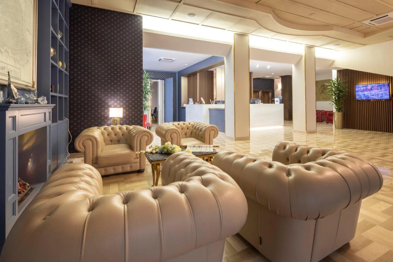 Communal lounge/ TV room in Astra Hotel