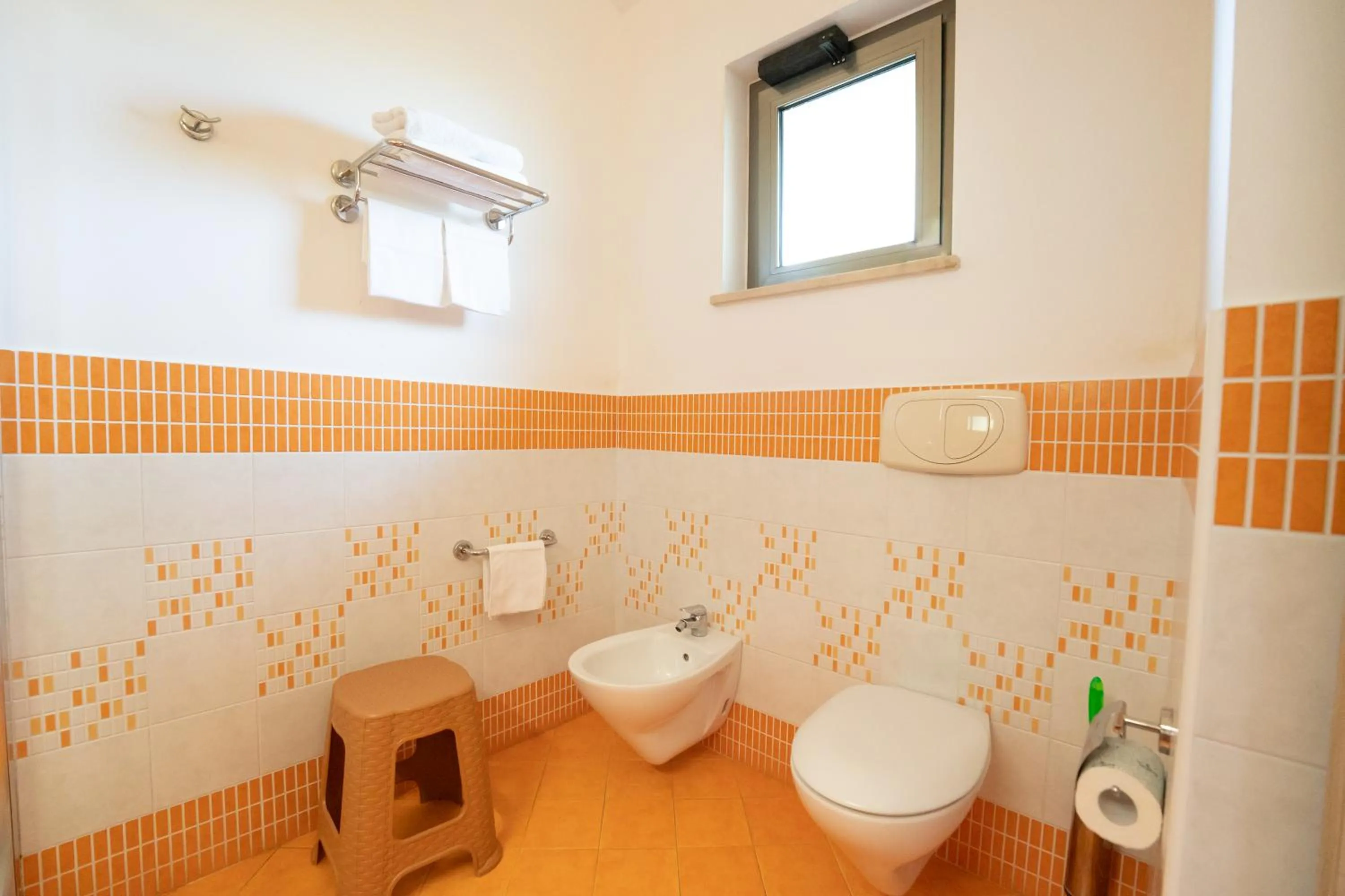 Shower in Hotel Baia Di Trainiti