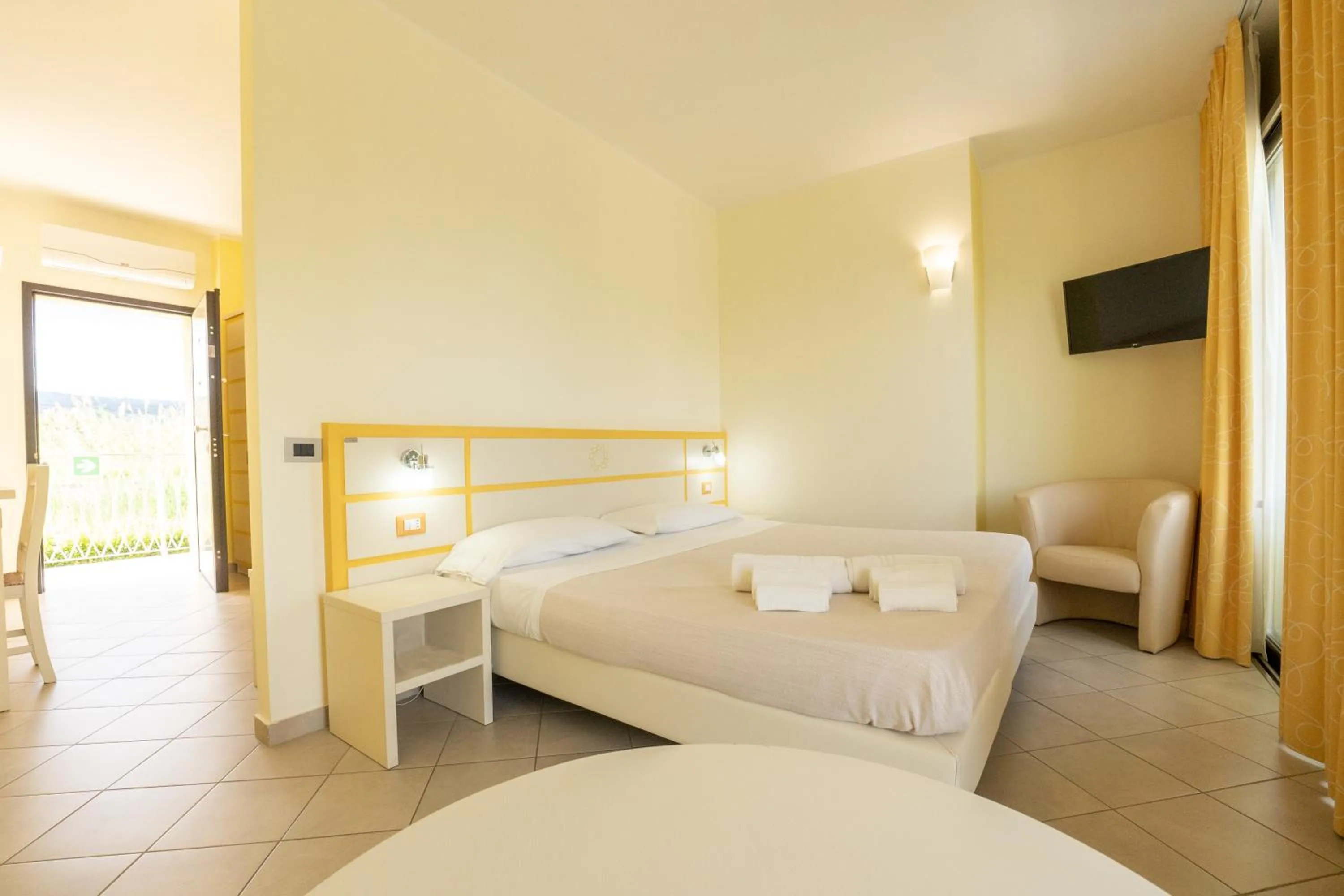 Bed in Hotel Baia Di Trainiti