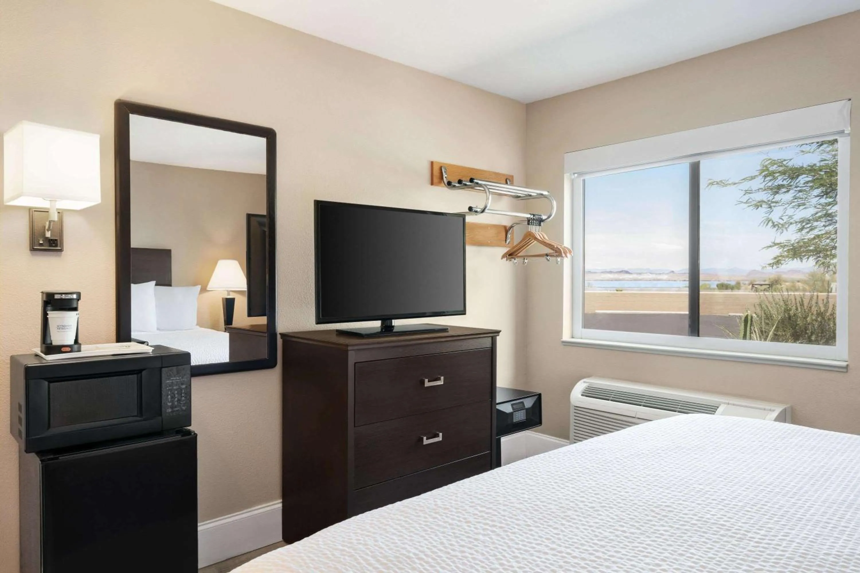 Photo of the whole room, Bed in Travelodge by Wyndham Lake Havasu