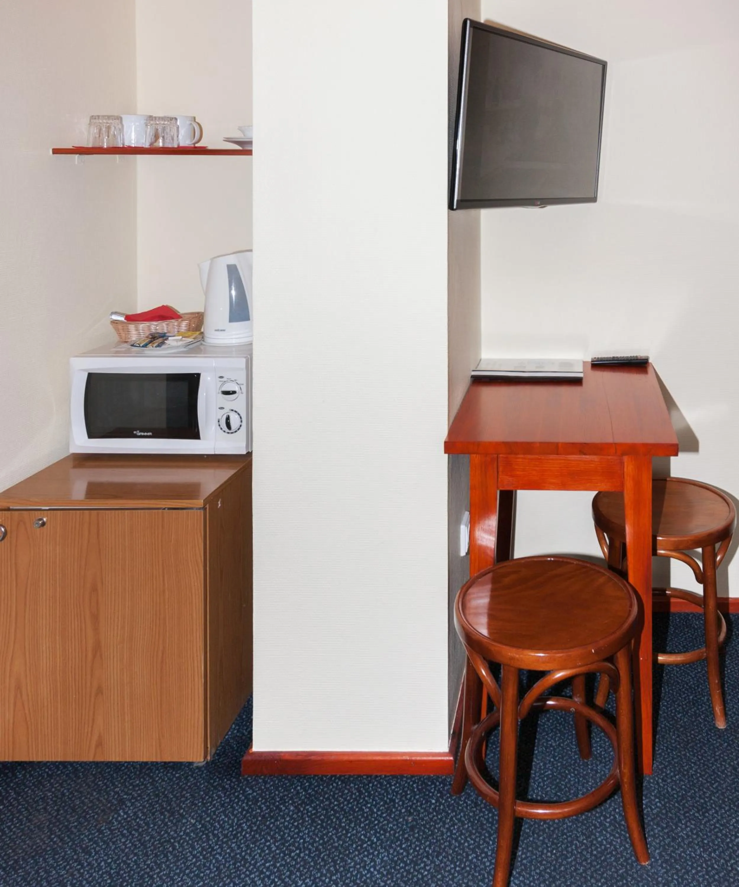 TV and multimedia in Tauras Center Hotel