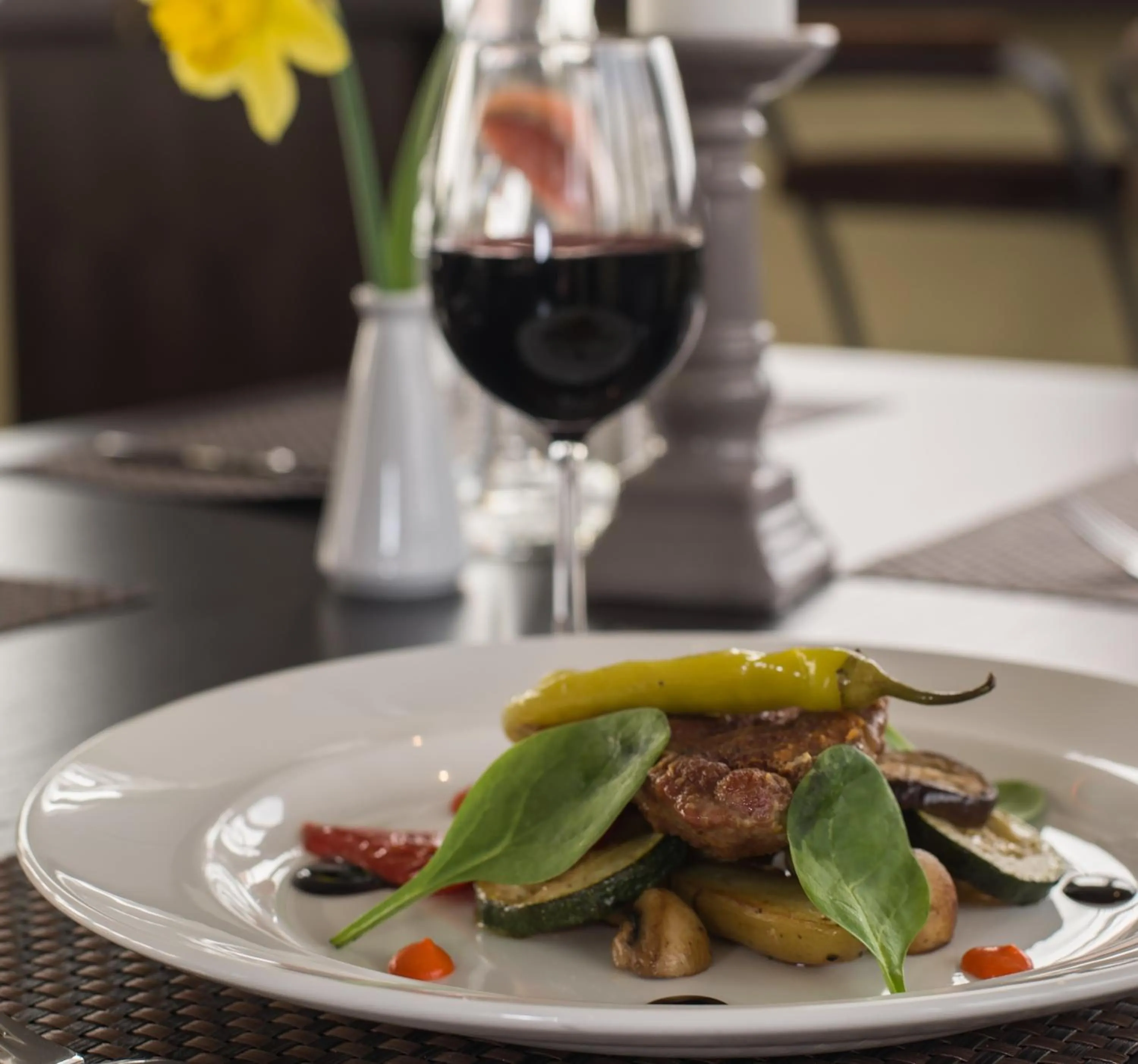 Restaurant/places to eat in Old Mill Hotel