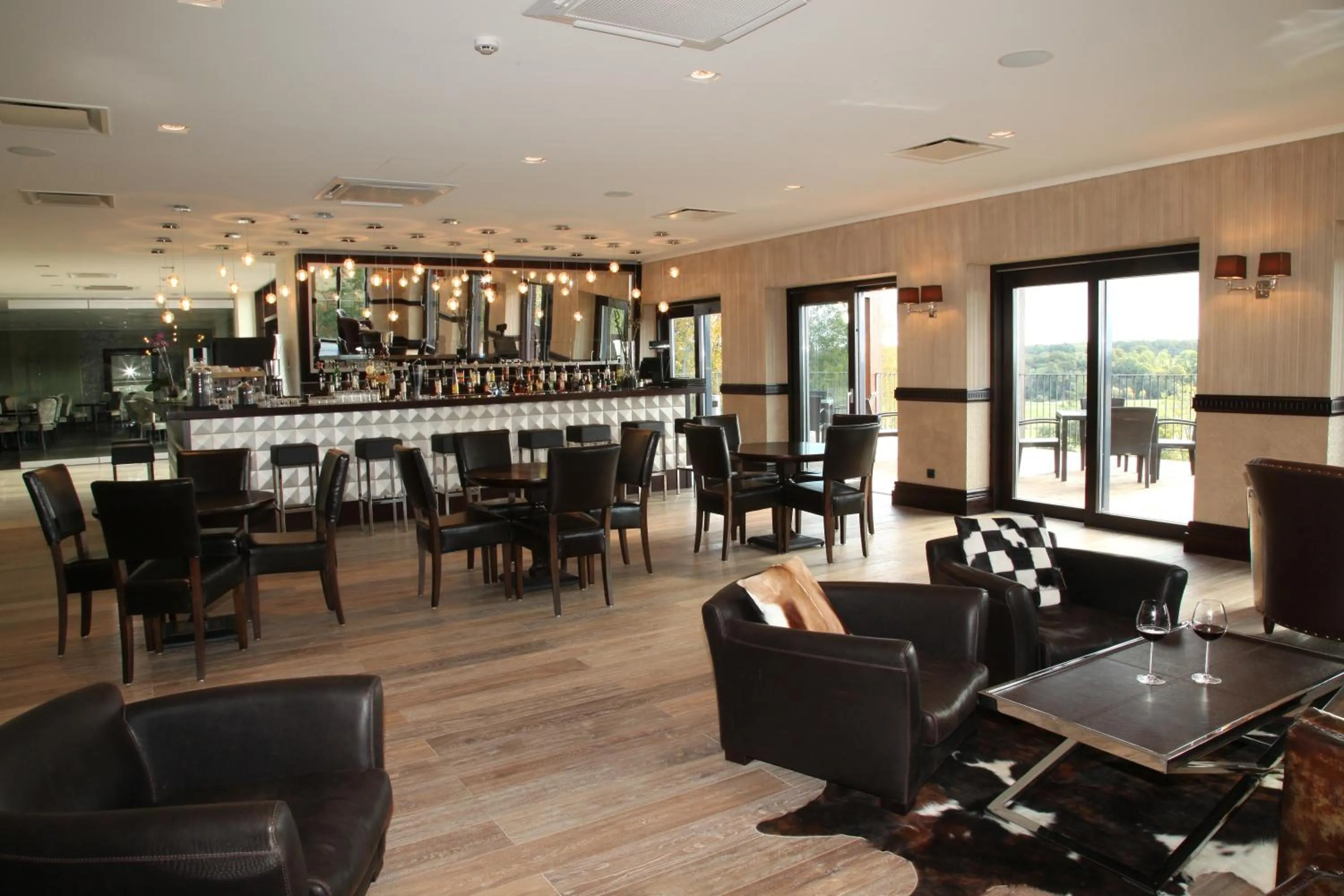 Restaurant/places to eat in National Golf Resort