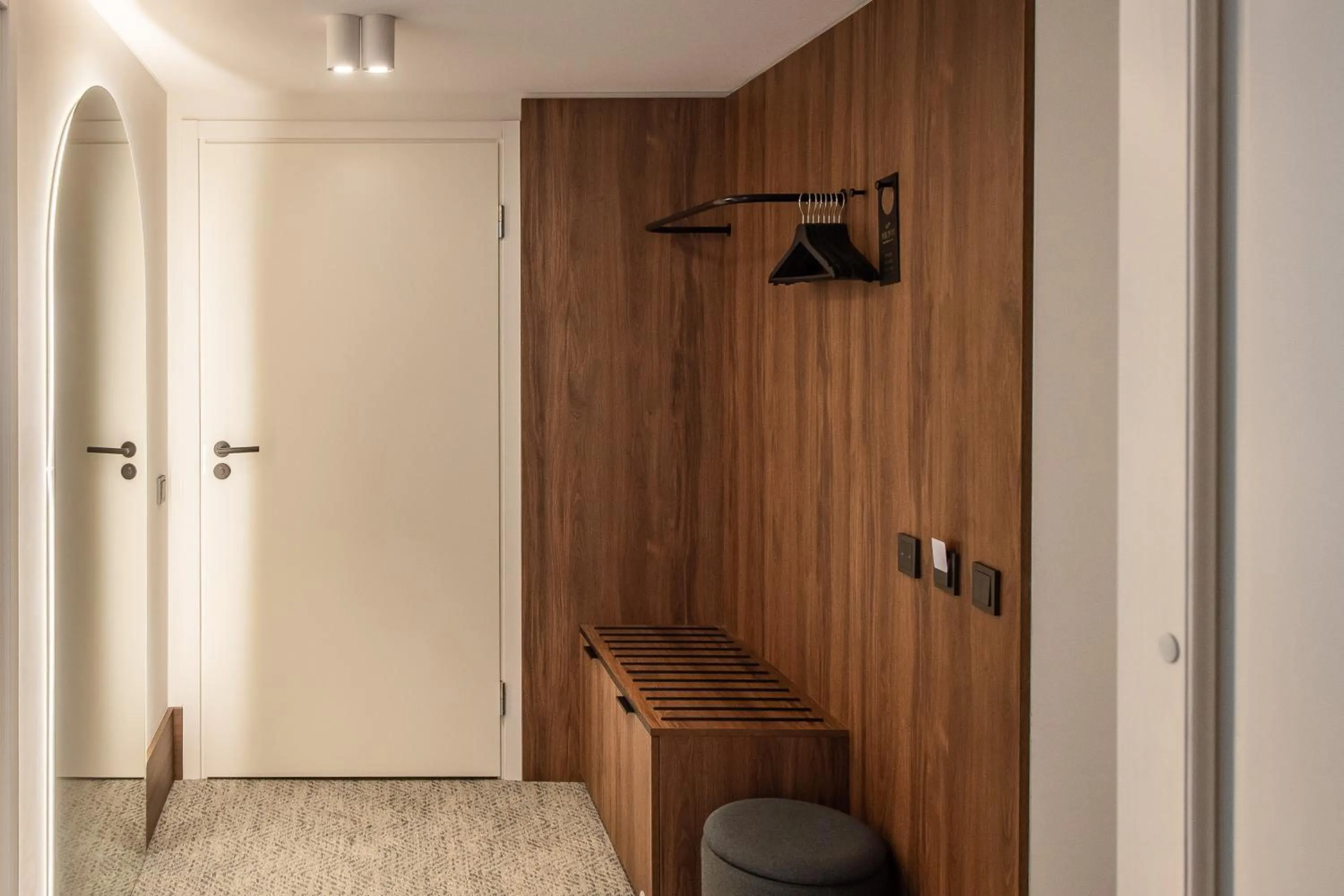 wardrobe in AIRINN Vilnius Airport Hotel RENOVATED 2025