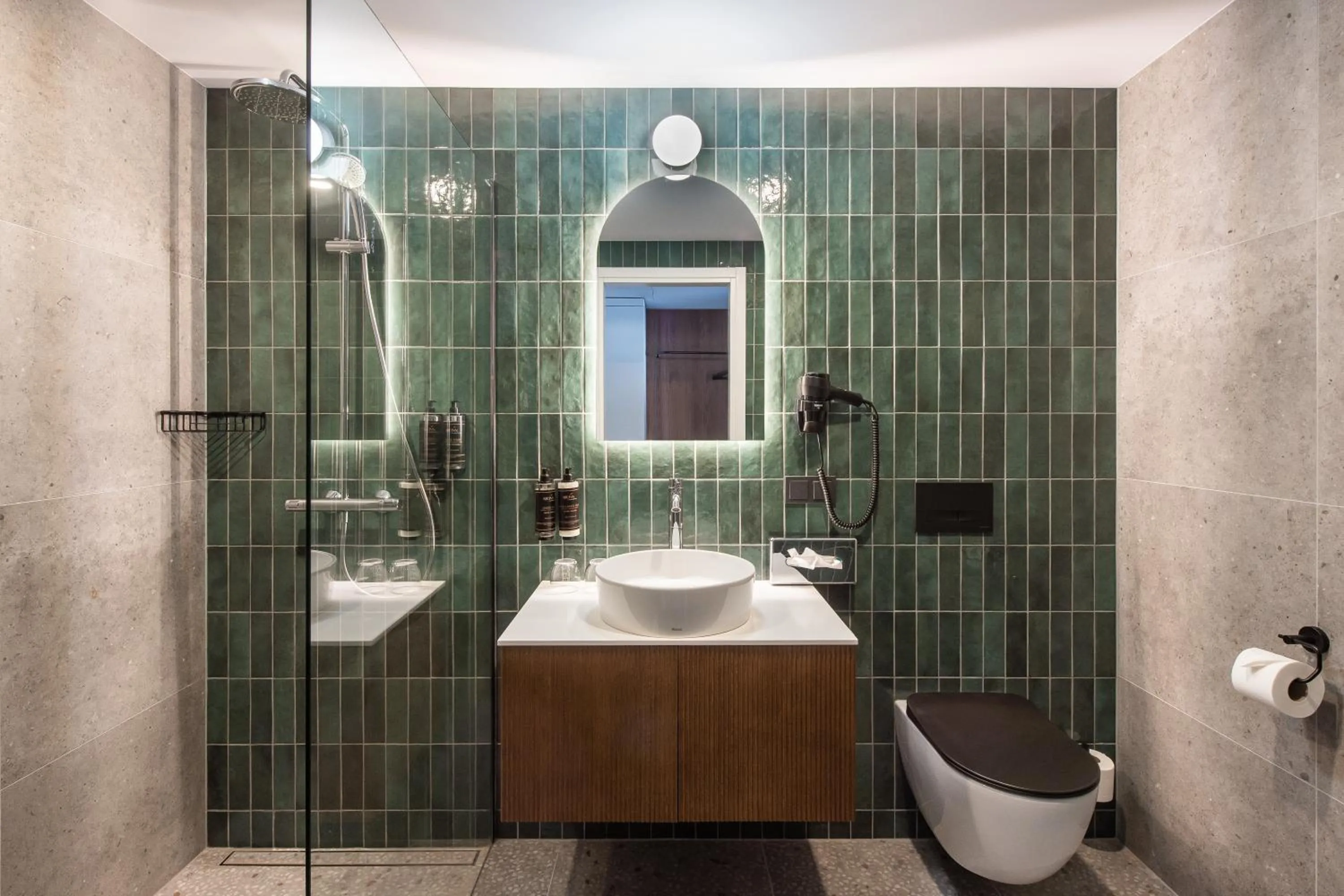 Shower in AIRINN Vilnius Airport Hotel RENOVATED 2025