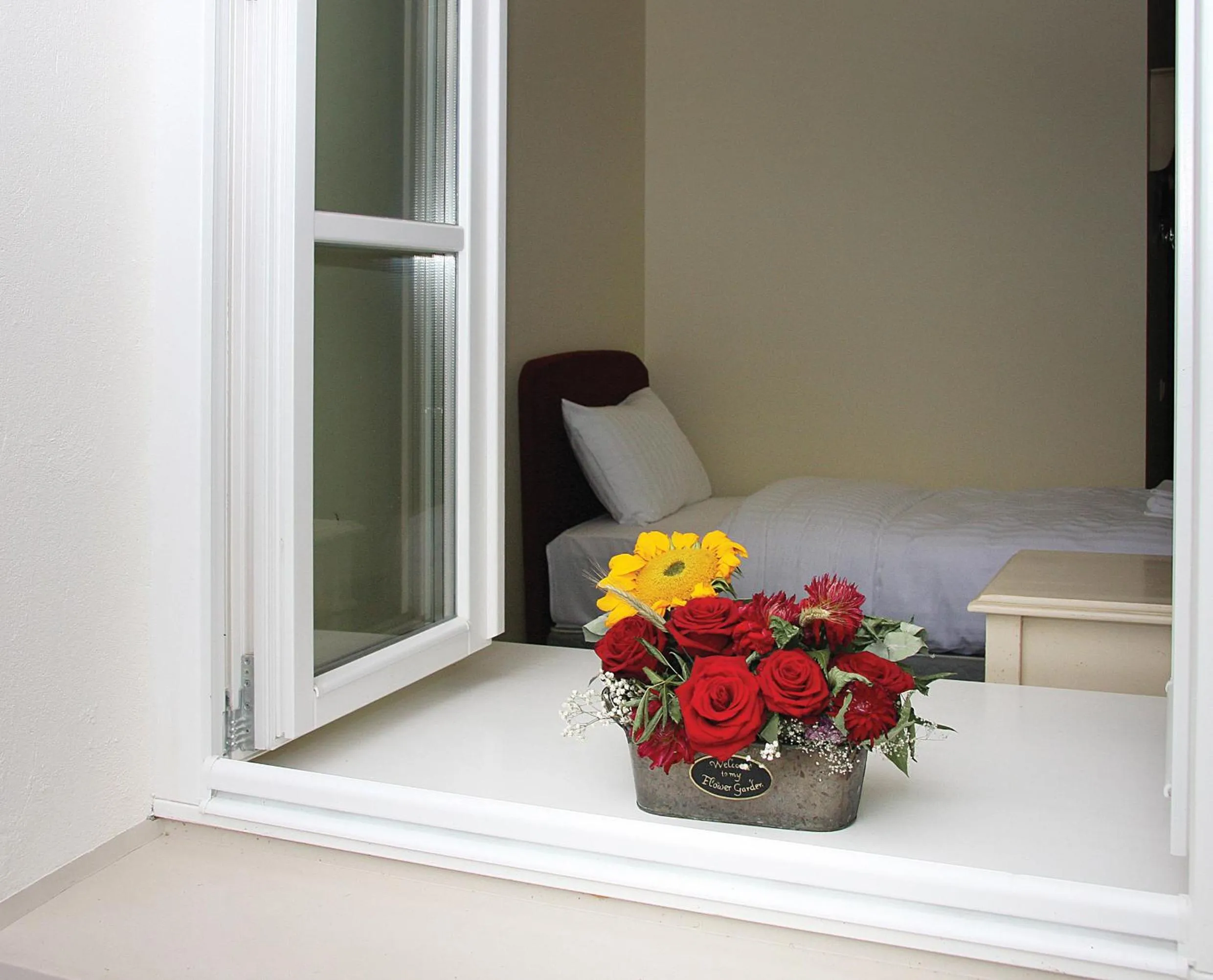 Photo of the whole room, Bed in Bistrampolis Manor