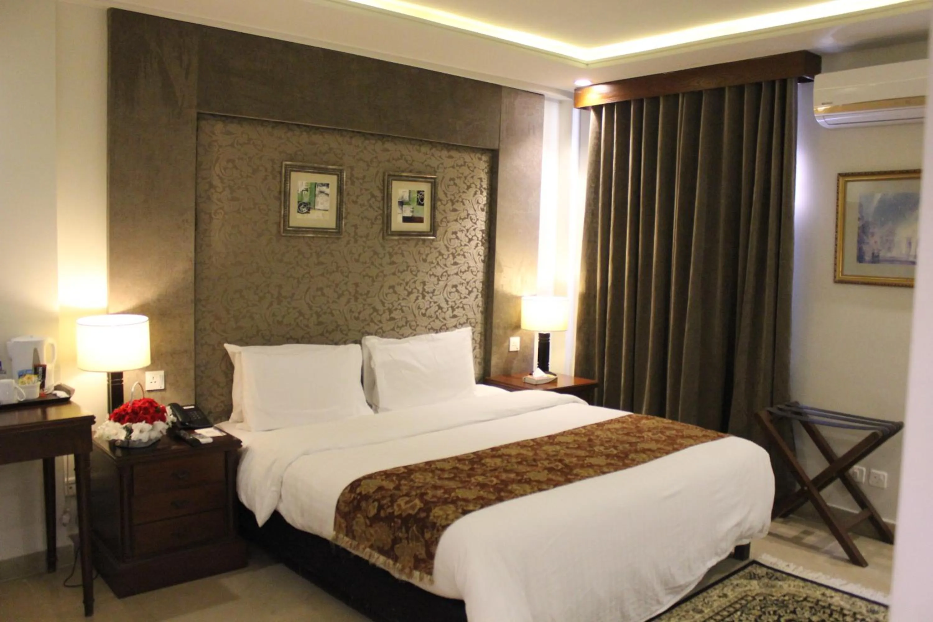Bedroom, Bed in Hotel One Super, Islamabad