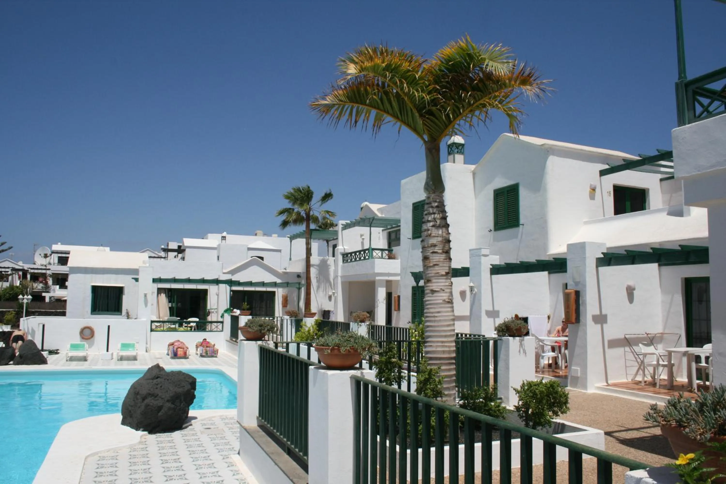 Property building in Apartamentos las Acacias