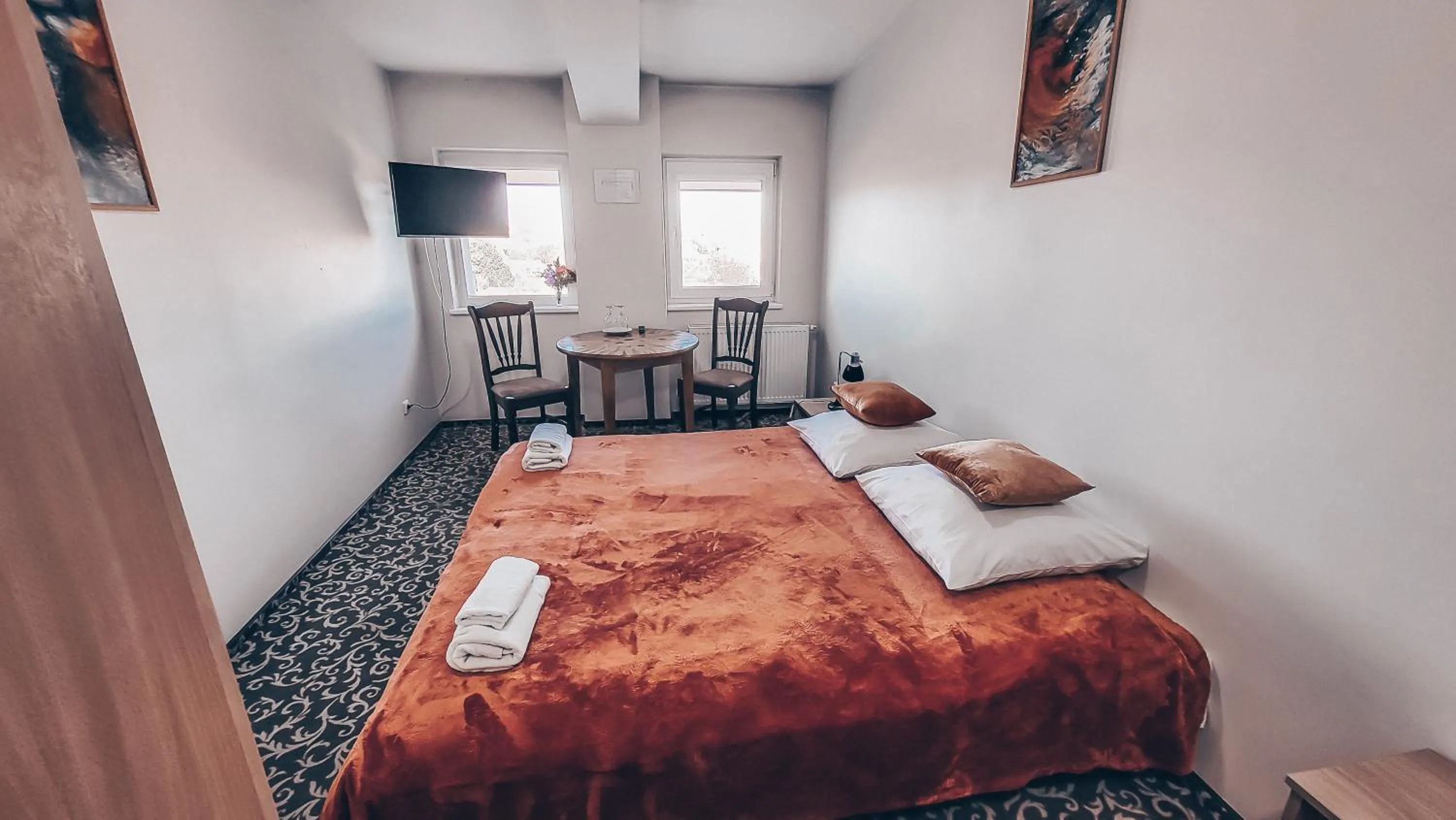 Photo of the whole room, Bed in Pervaža