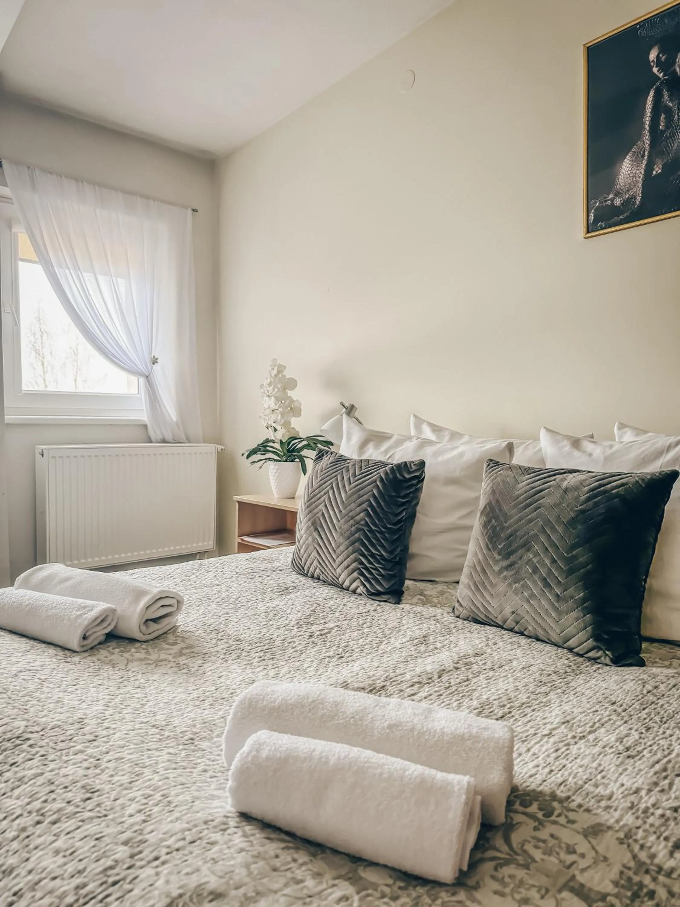 Photo of the whole room, Bed in Pervaža