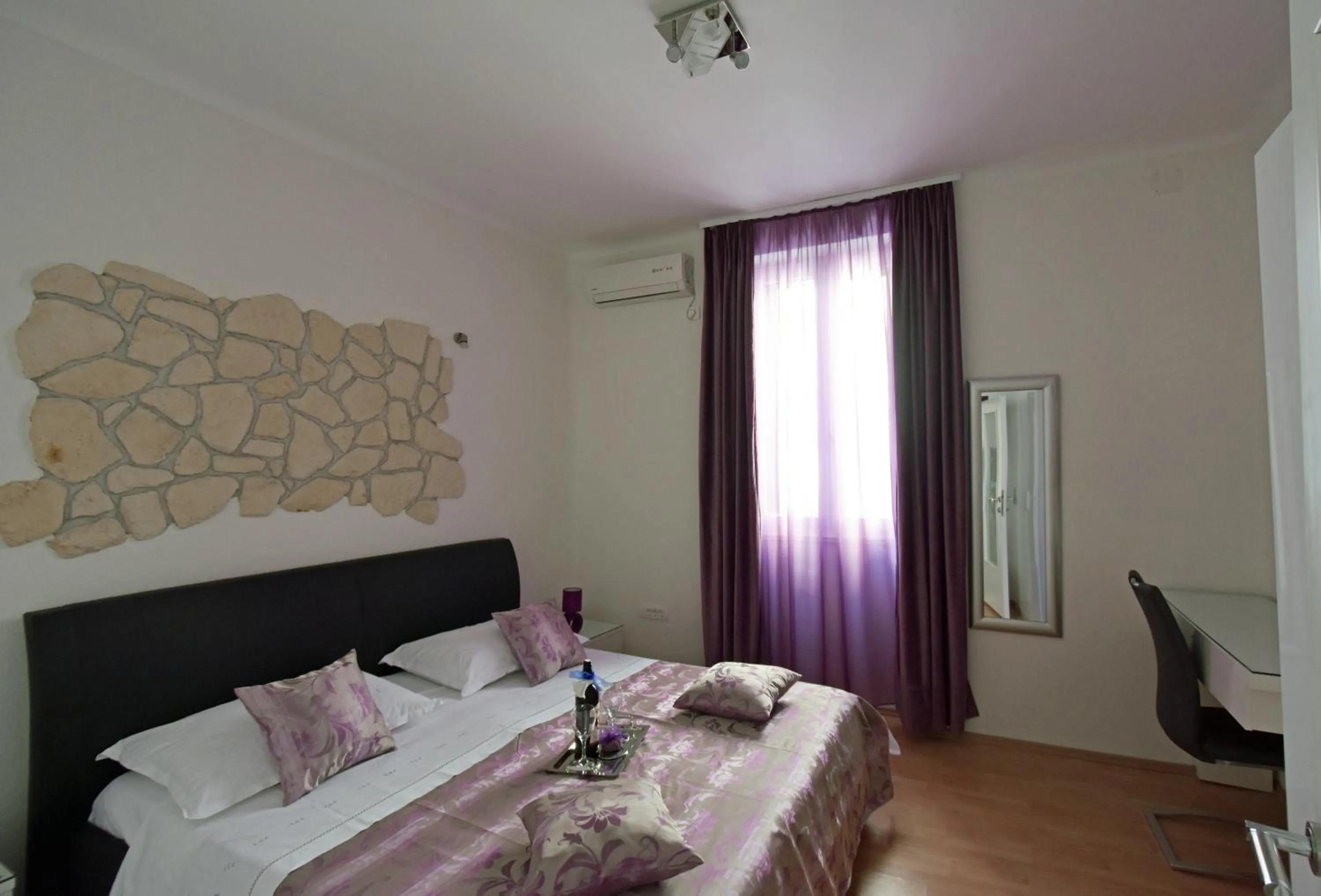 Property building in Kuzma Rooms and Apartments