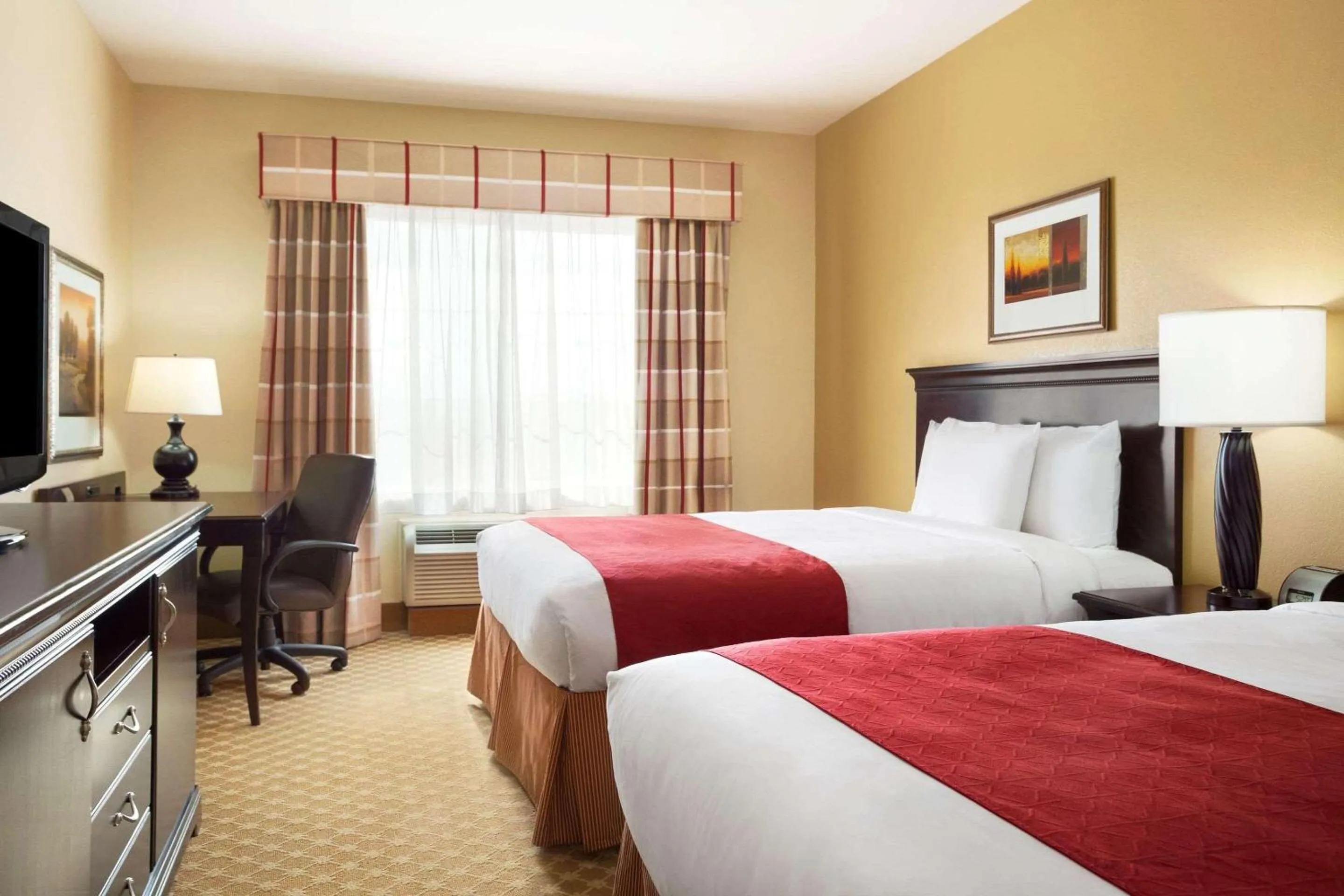 Bed in Country Inn & Suites by Radisson, Conway, AR