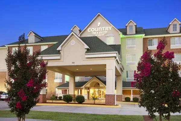 Property building in Country Inn & Suites by Radisson, Conway, AR Property building in Country Inn & Suites by Radisson, Conway, AR
